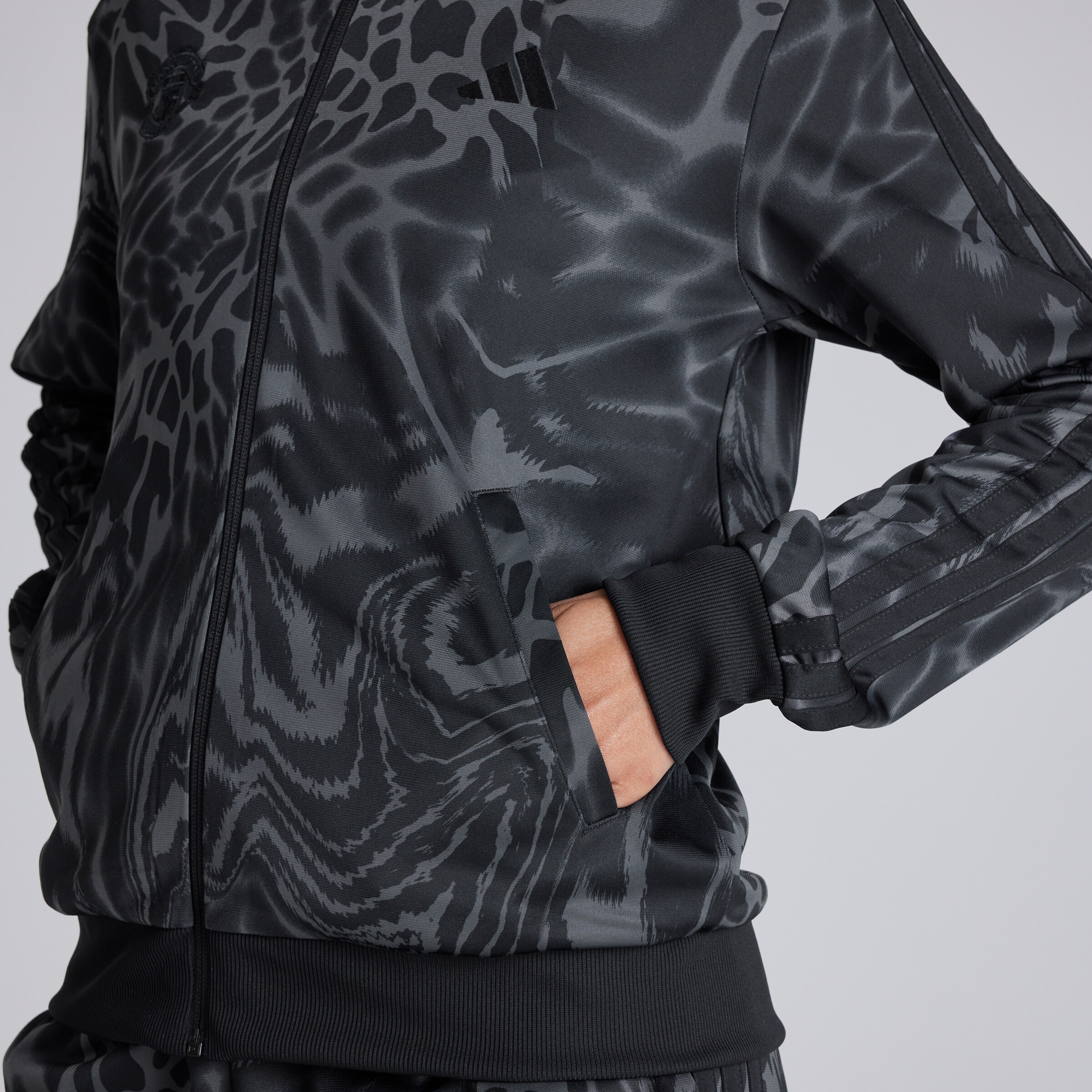 Manchester United x adidas Womens Essentials 3-Stripes Tracksuit Black Black Detail [5-6]