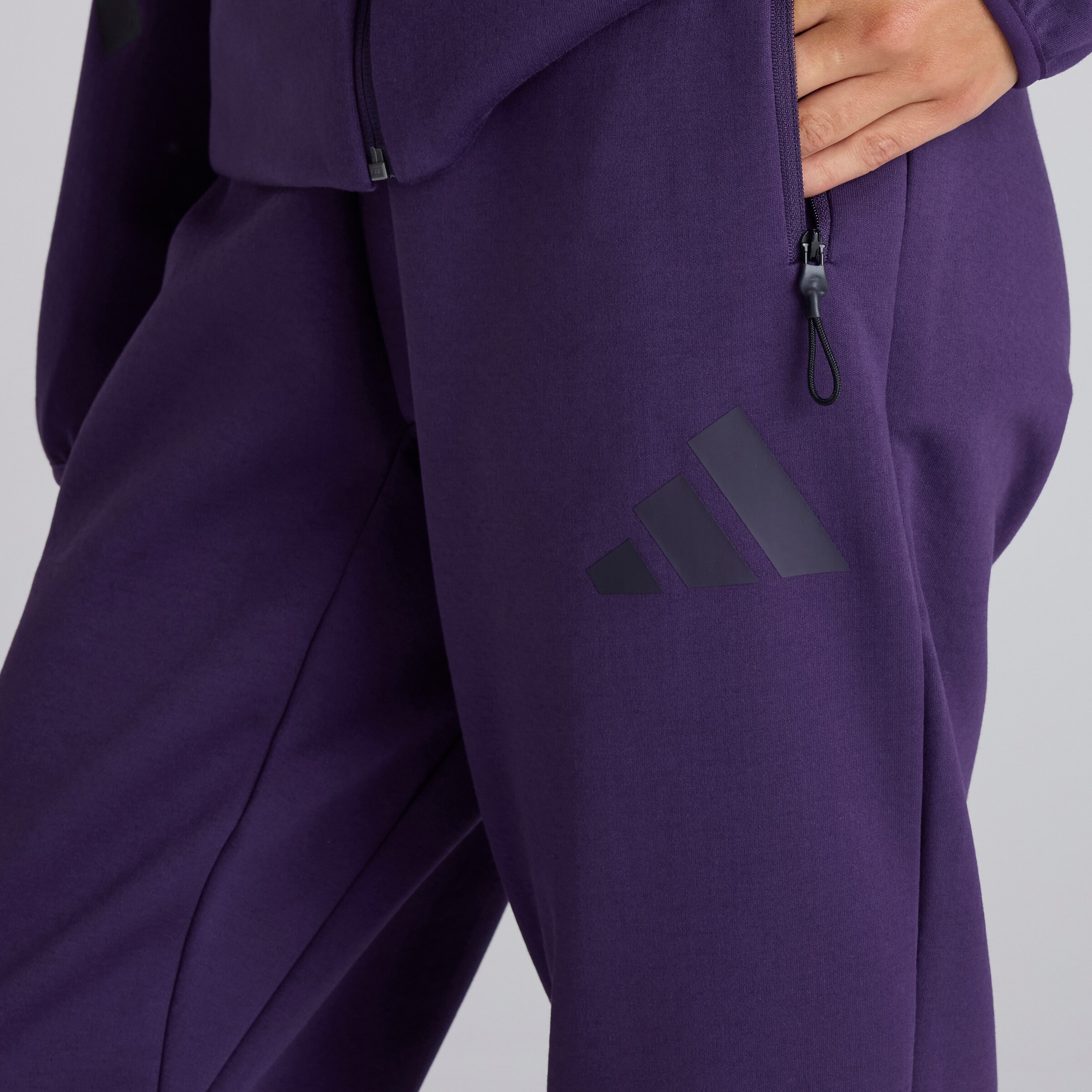 Manchester United x adidas Womens Z.N.E. Tracksuit Bottoms Purple Purple Detail [5-6]