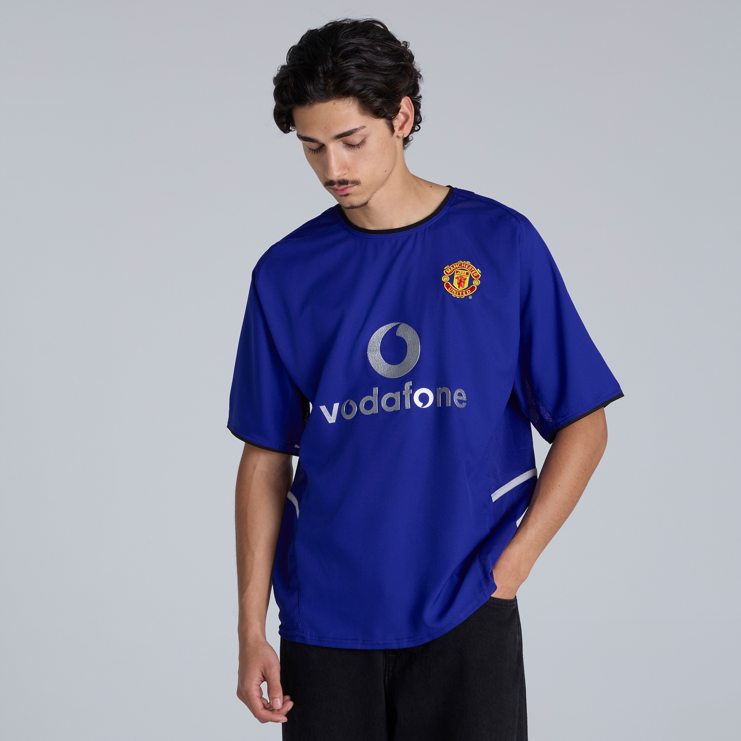 Manchester United Retro 2002-03 Third Shirt V. Nistelrooy Printing Blue Blue Detail [2-4]