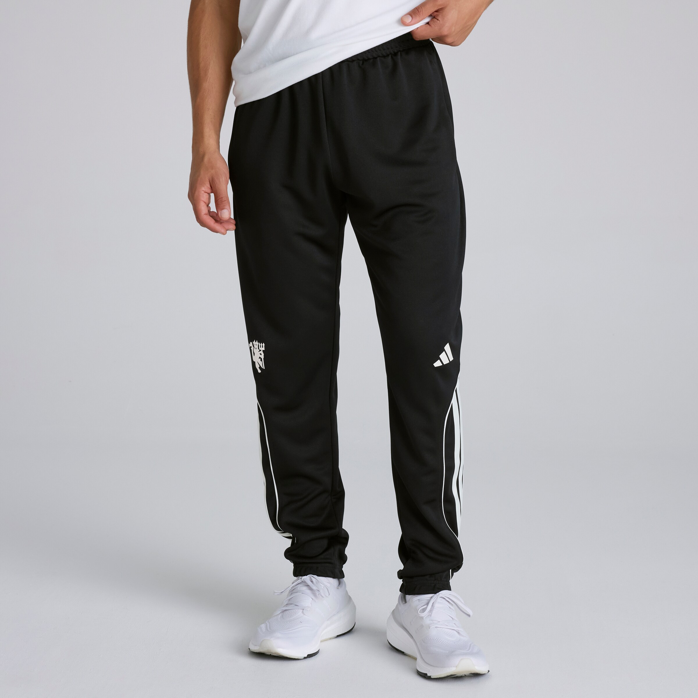 Manchester United x adidas 3-Stripes Tracksuit Black Noir Détail [4-6]