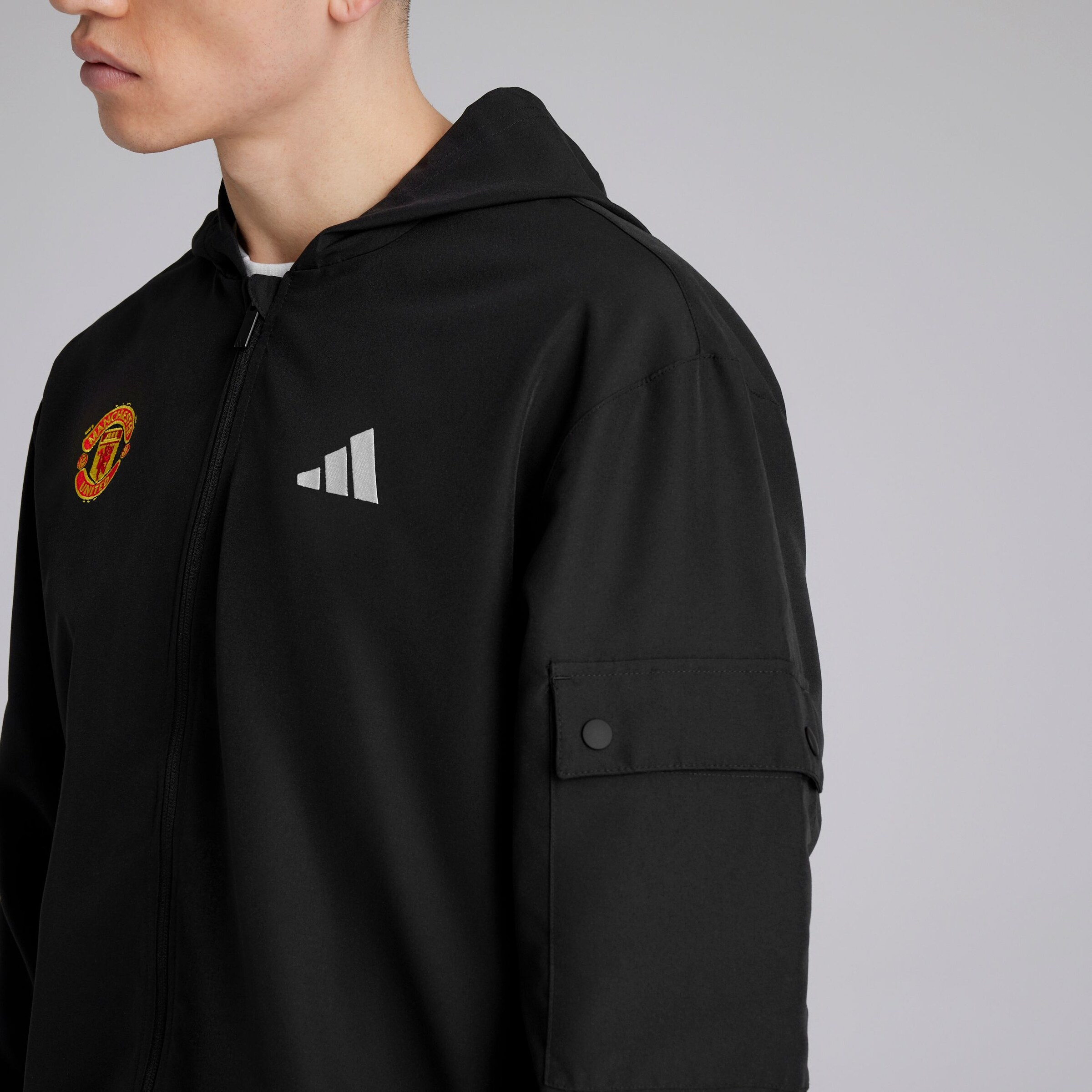 adidas Manchester United セットアップ ナイロン上下 黒 Buy Manchester United x adidas Essentials Woven Cargo