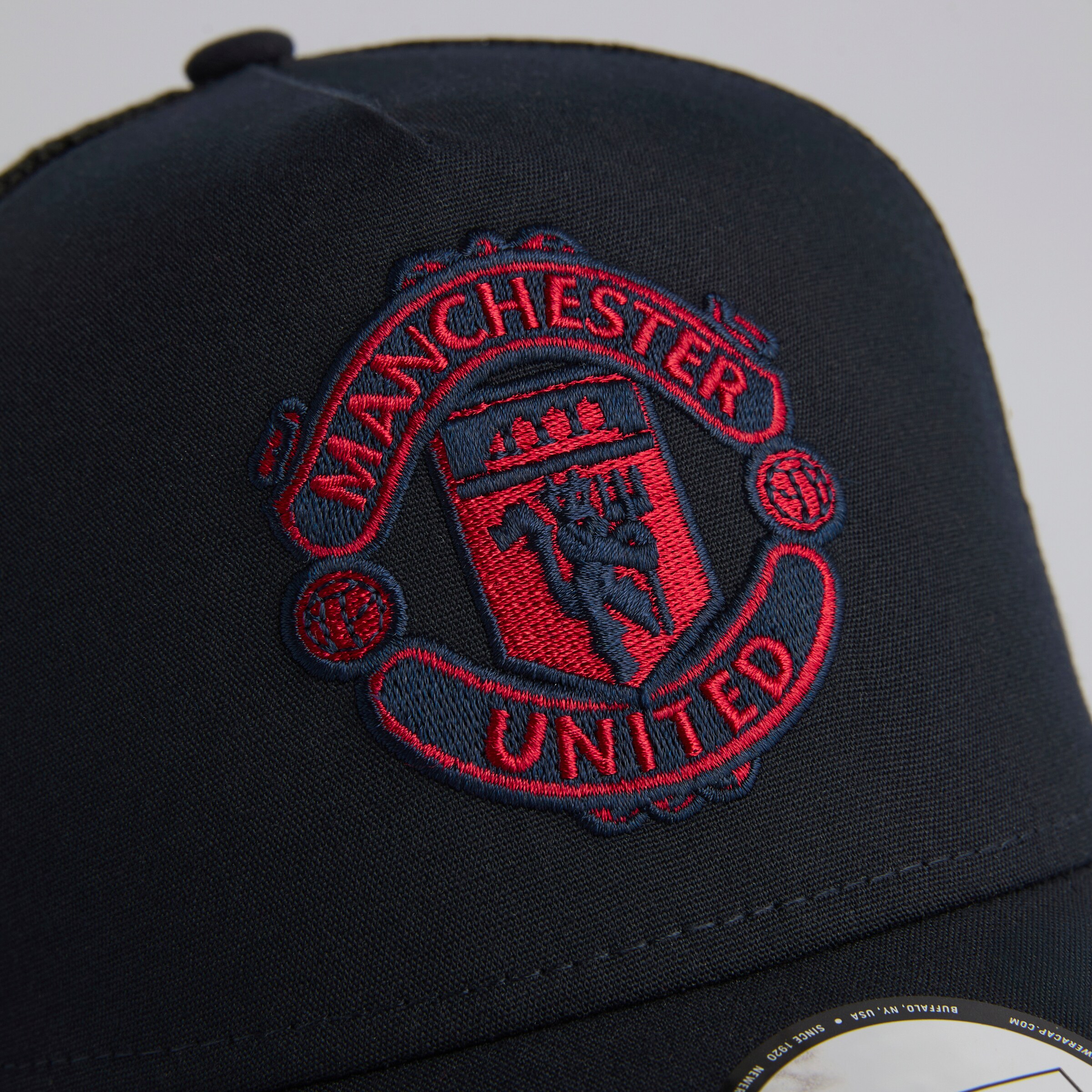 Manchester United x New Era Seasonal Trucker Cap Black Noir Détail [5-5]