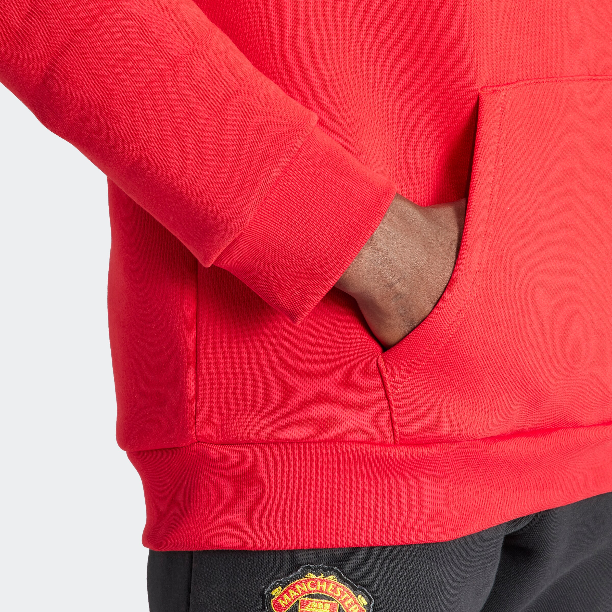 Manchester United Essentials Trefoil Hoodie Red Detail [4-4]