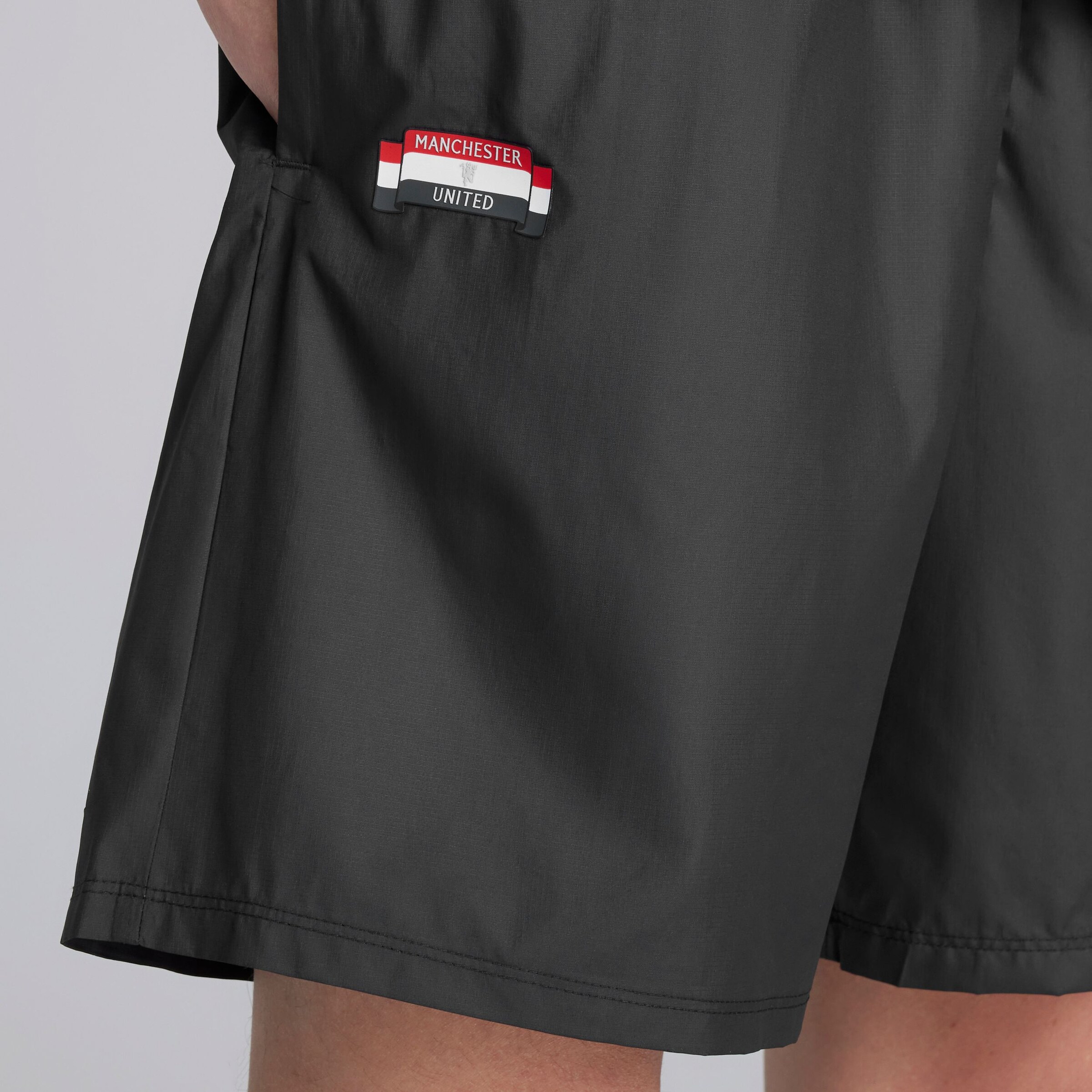 Manchester United x adidas City Escape Short Black Noir Détail [5-5]