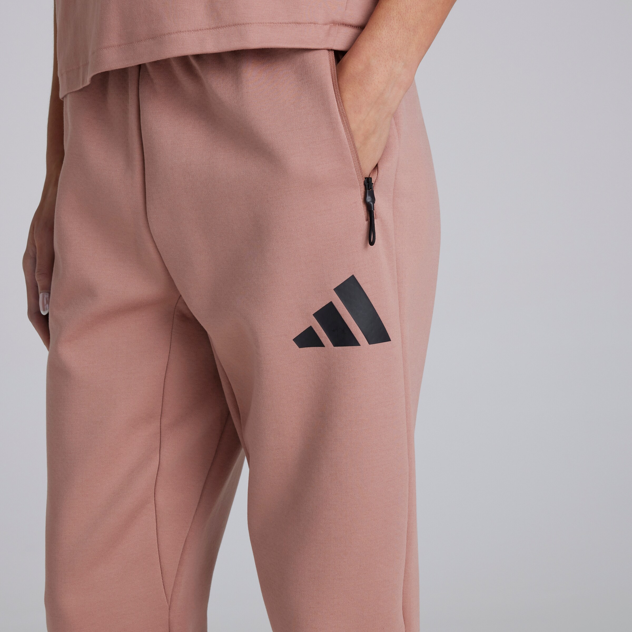 Manchester United x adidas Womens Z.N.E. Tracksuit Bottoms Pink Detail [4-5]