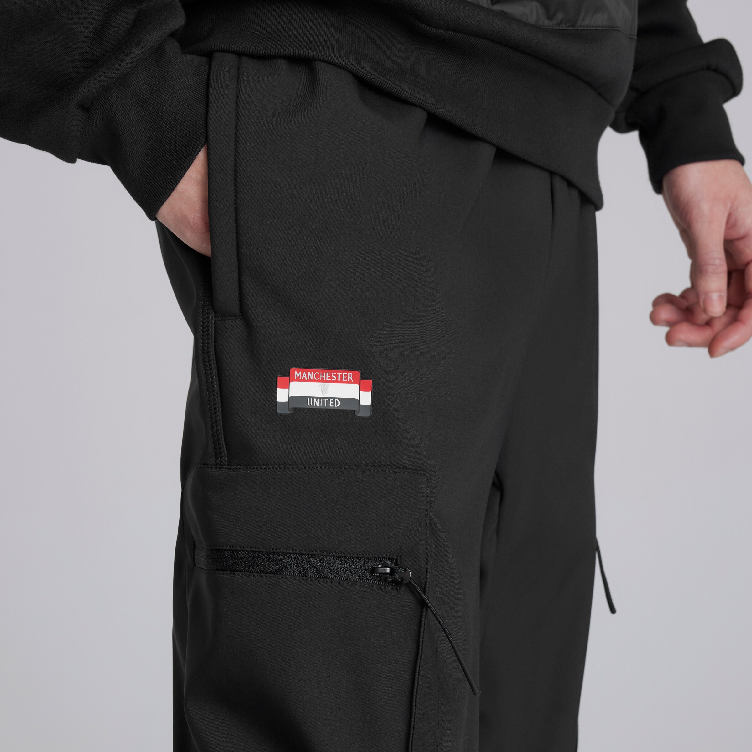 Manchester United x adidas City Escape Cargo Pant Black Black Detail [4-5]
