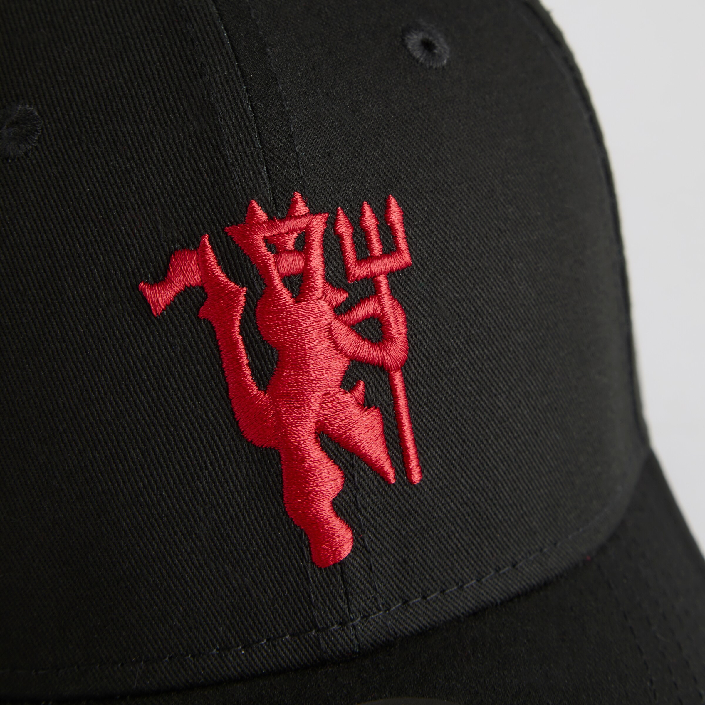 Manchester United x New Era Fan Flag 9Forty Cap Black Black Detail [5-5]