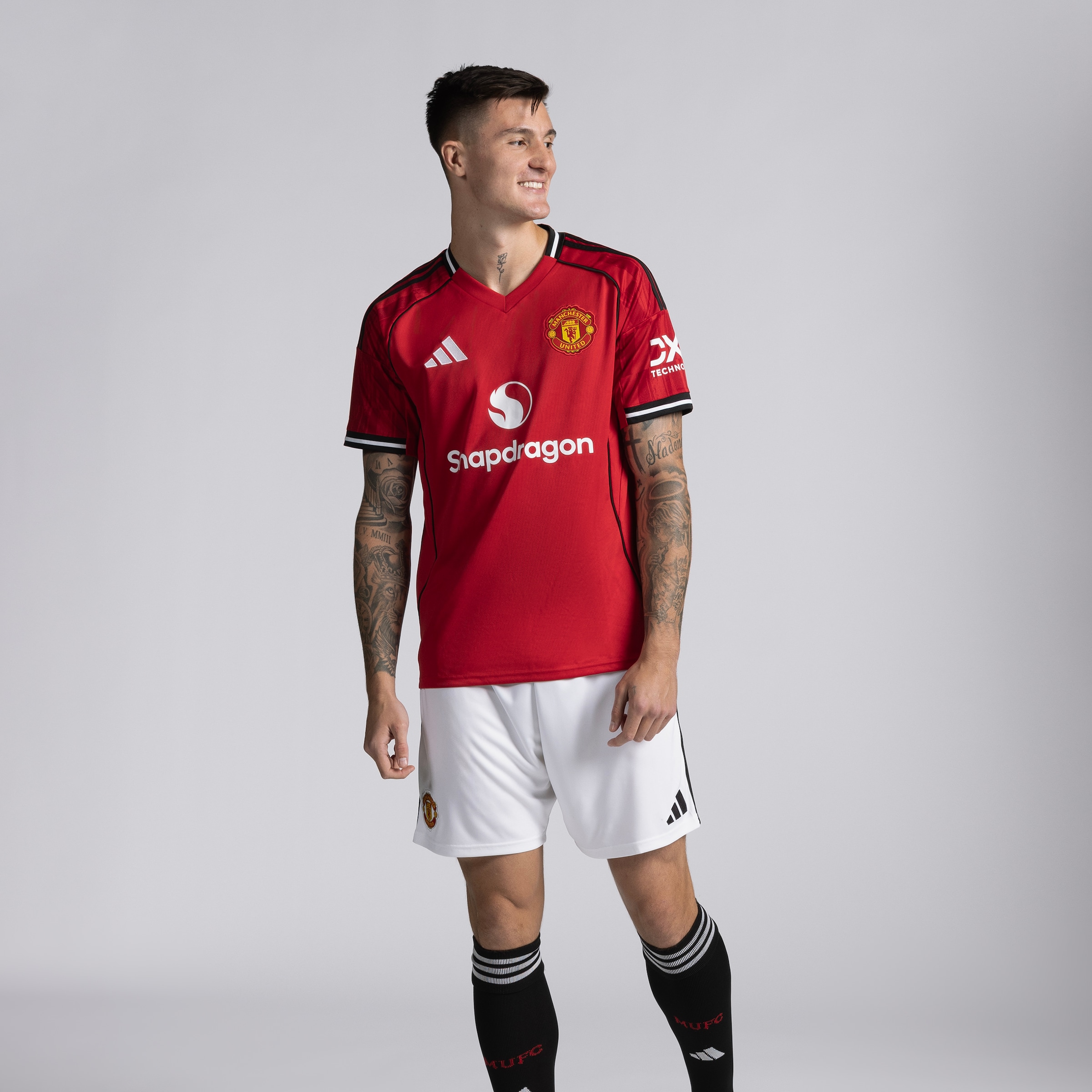 Manchester United 25/26 Home Jersey with Sesko 30 Club Printing Rouge Détail [3-5]
