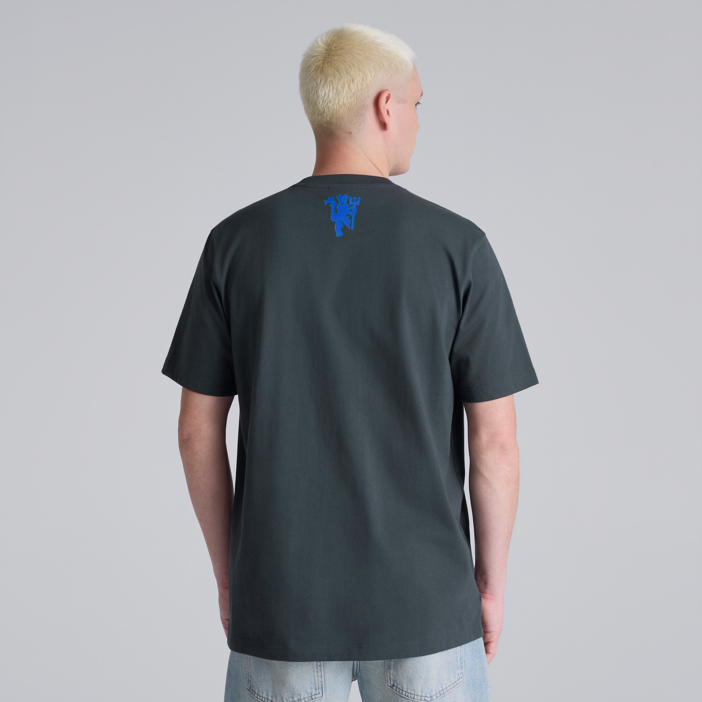 Manchester United x adidas Originals Graphic T-Shirt Grey 灰色 细节 [2-5]