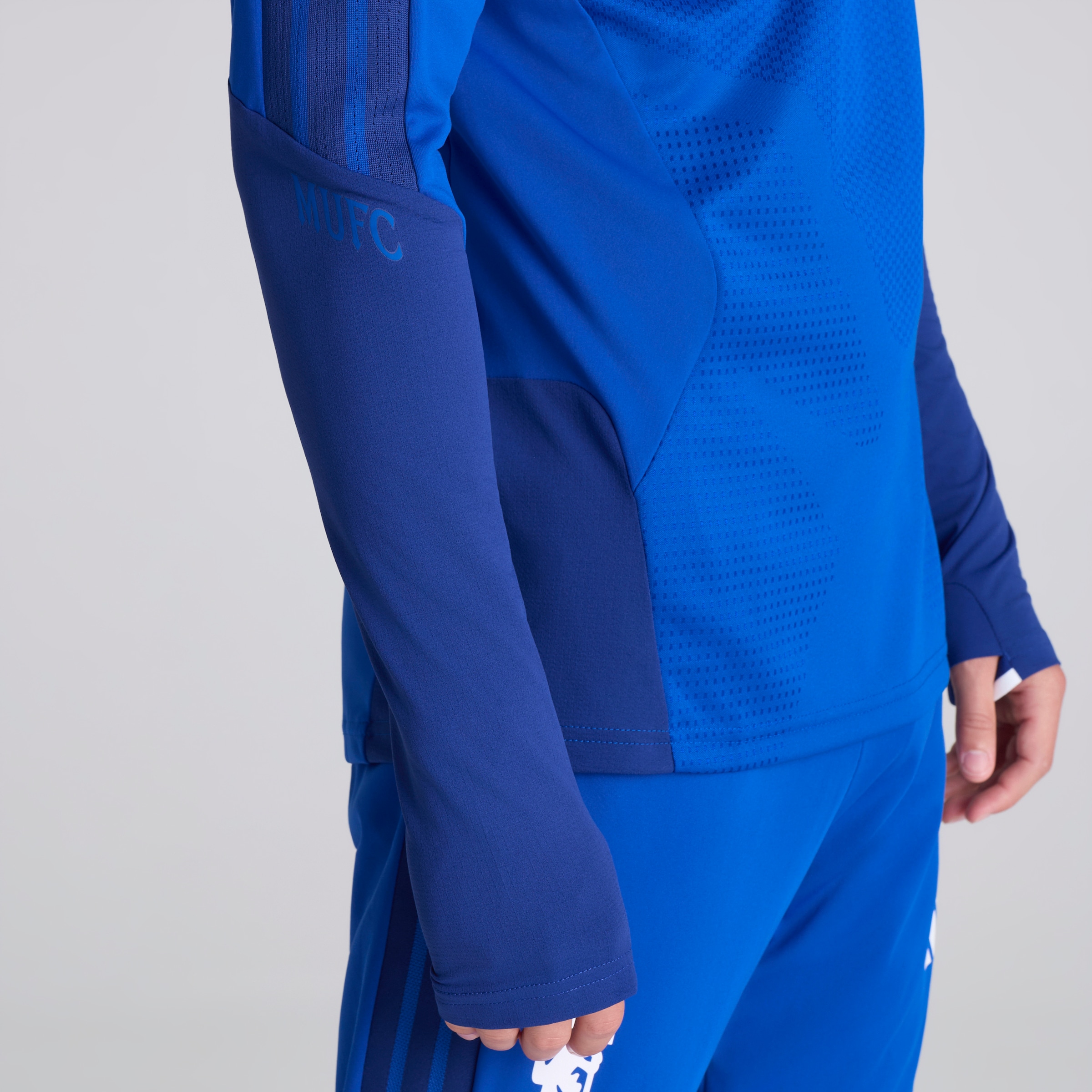 Manchester United 26/27 Cup Training Tiro Authentic Top Blue (Sponsored) Blau Detail [5-5]