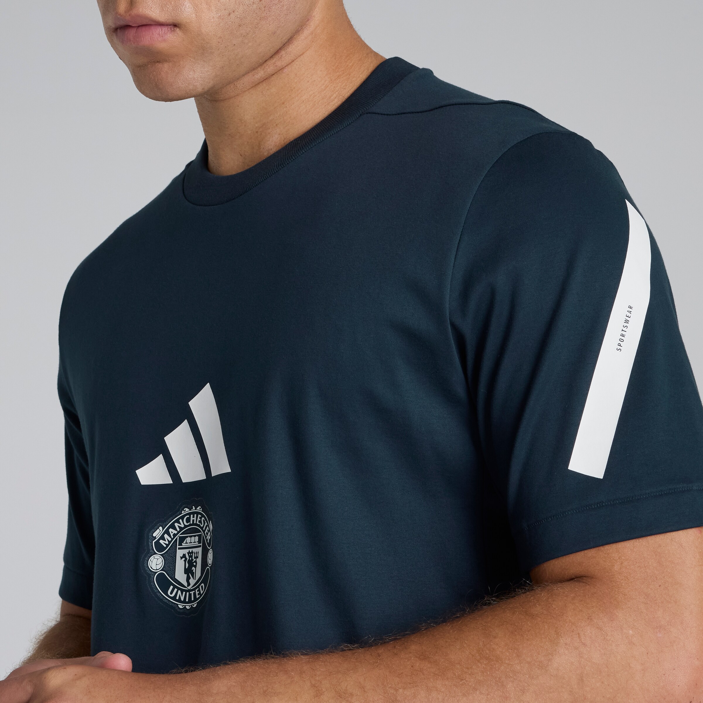 Manchester United x adidas Z.N.E. T-Shirt Navy Navy blue Detail [4-4]