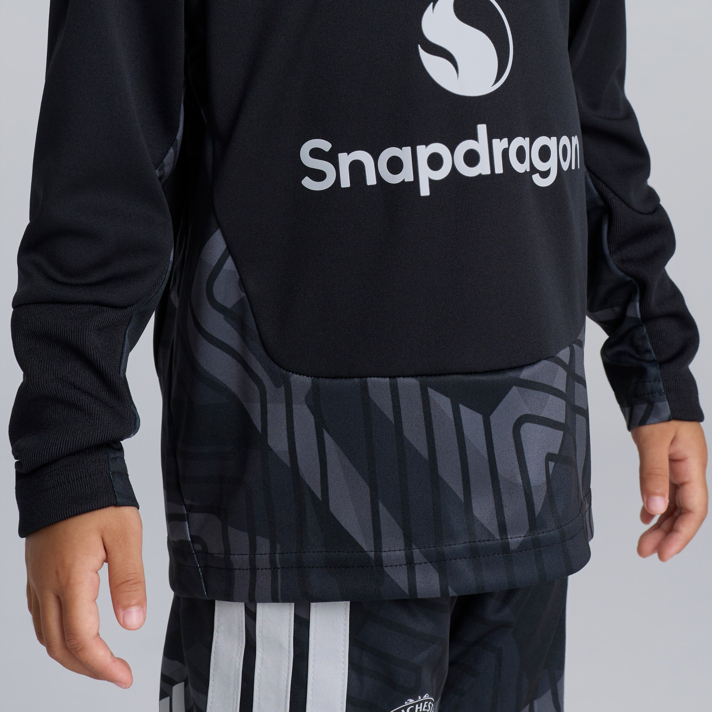 Manchester United Kids 26/27 Home Goalkeeper Mini Kit Black 검정색 세부 사항 [7-7]