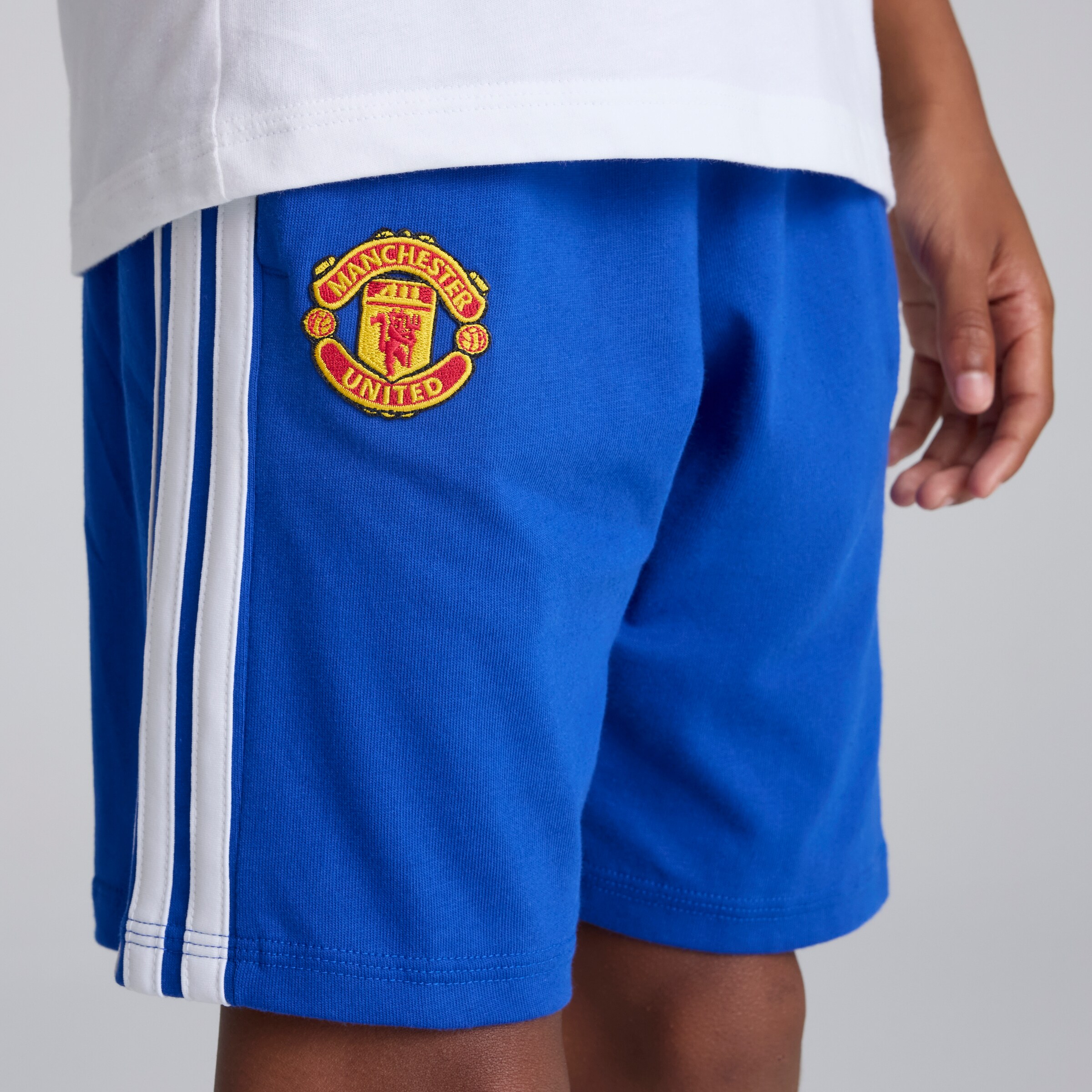 Manchester United x adidas Kids Essentials 3-Stripes Shorts Blue Blue Detail [4-5]