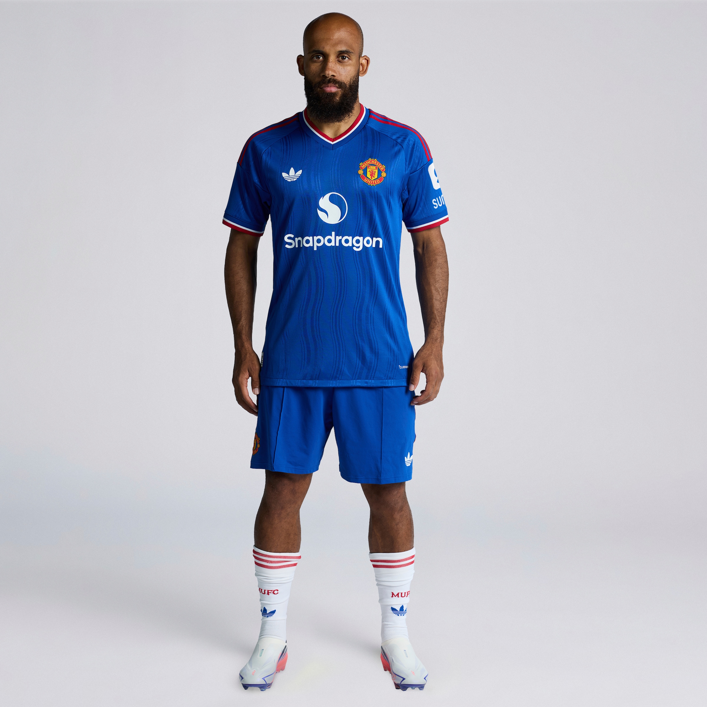 Manchester United 26/27 Away Authentic Jersey Blue Detail [3-5]