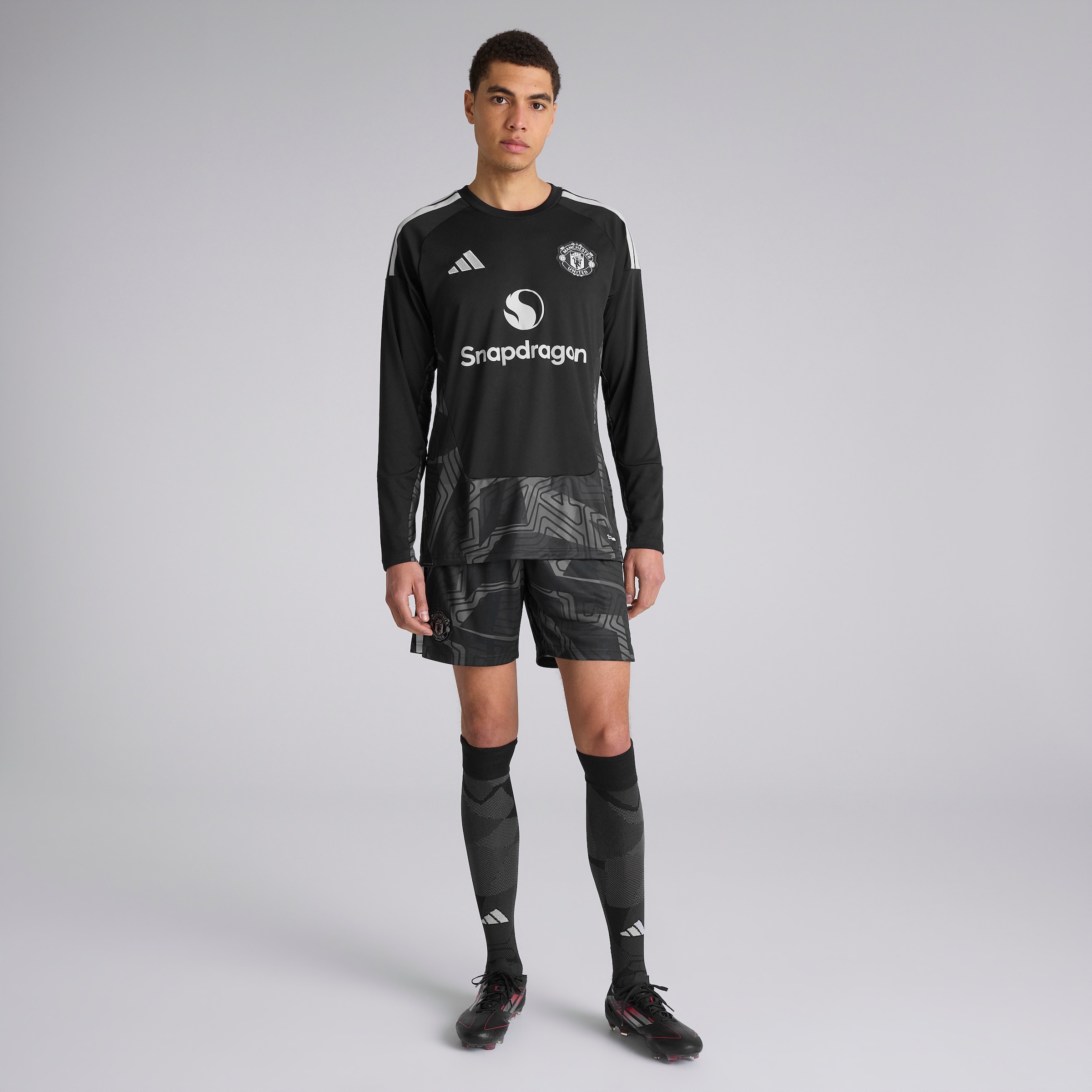 Manchester United 26/27 Home Goalkeeper Shorts Black 黑色 细节 [3-5]