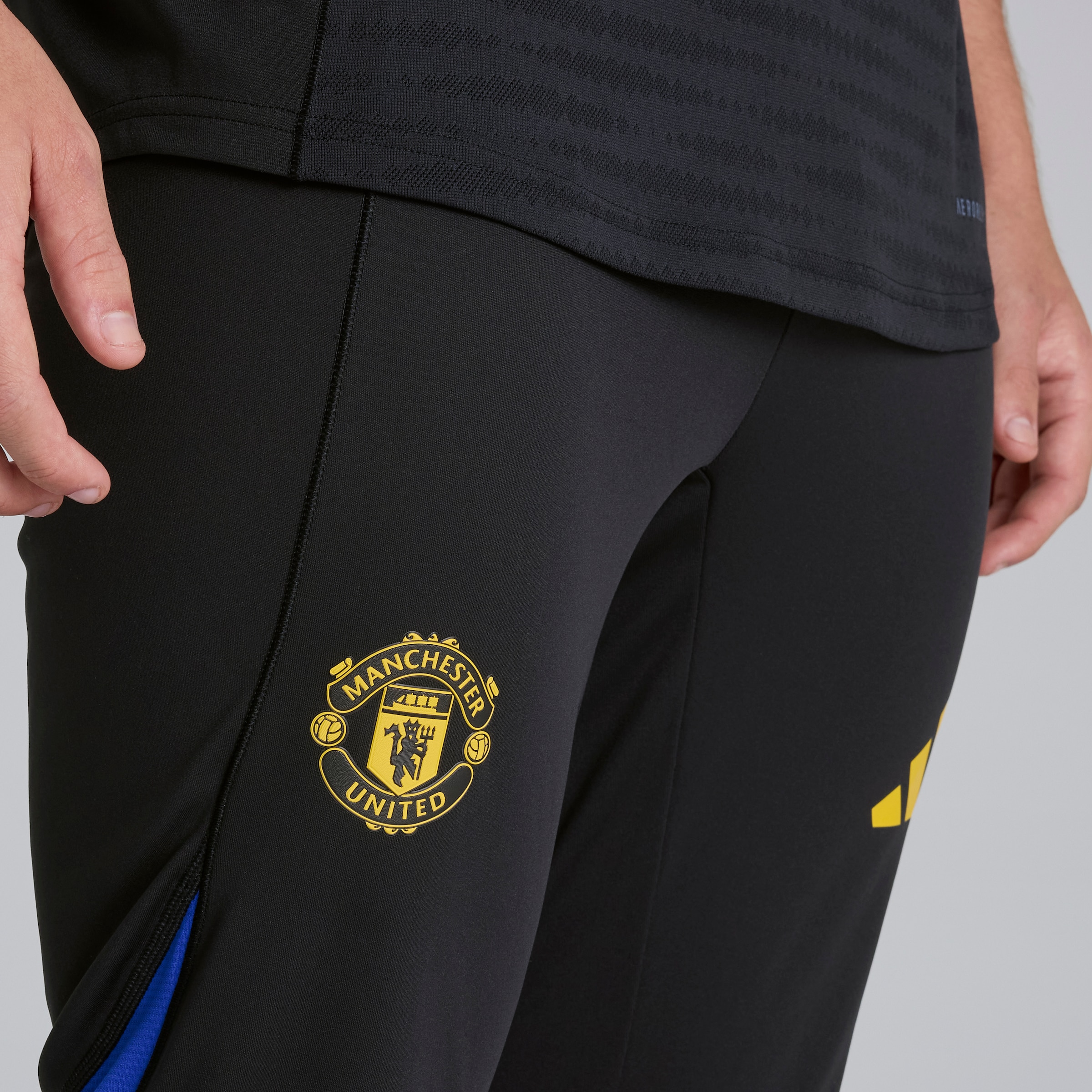 Manchester United Tiro 25 Pro Training Pants Negro Detalle [4-6]