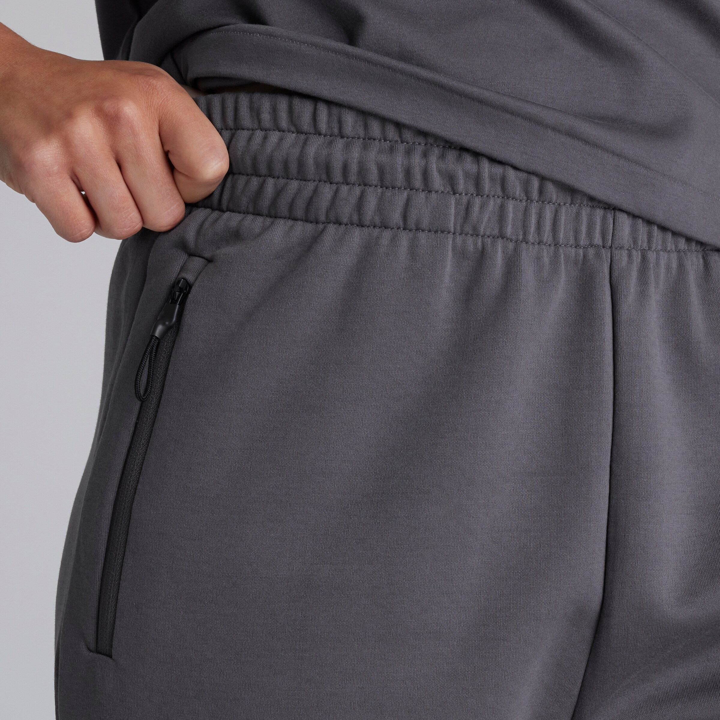 Manchester United x adidas Womens Z.N.E. Tracksuit Bottoms Grey Gris Détail [6-7]