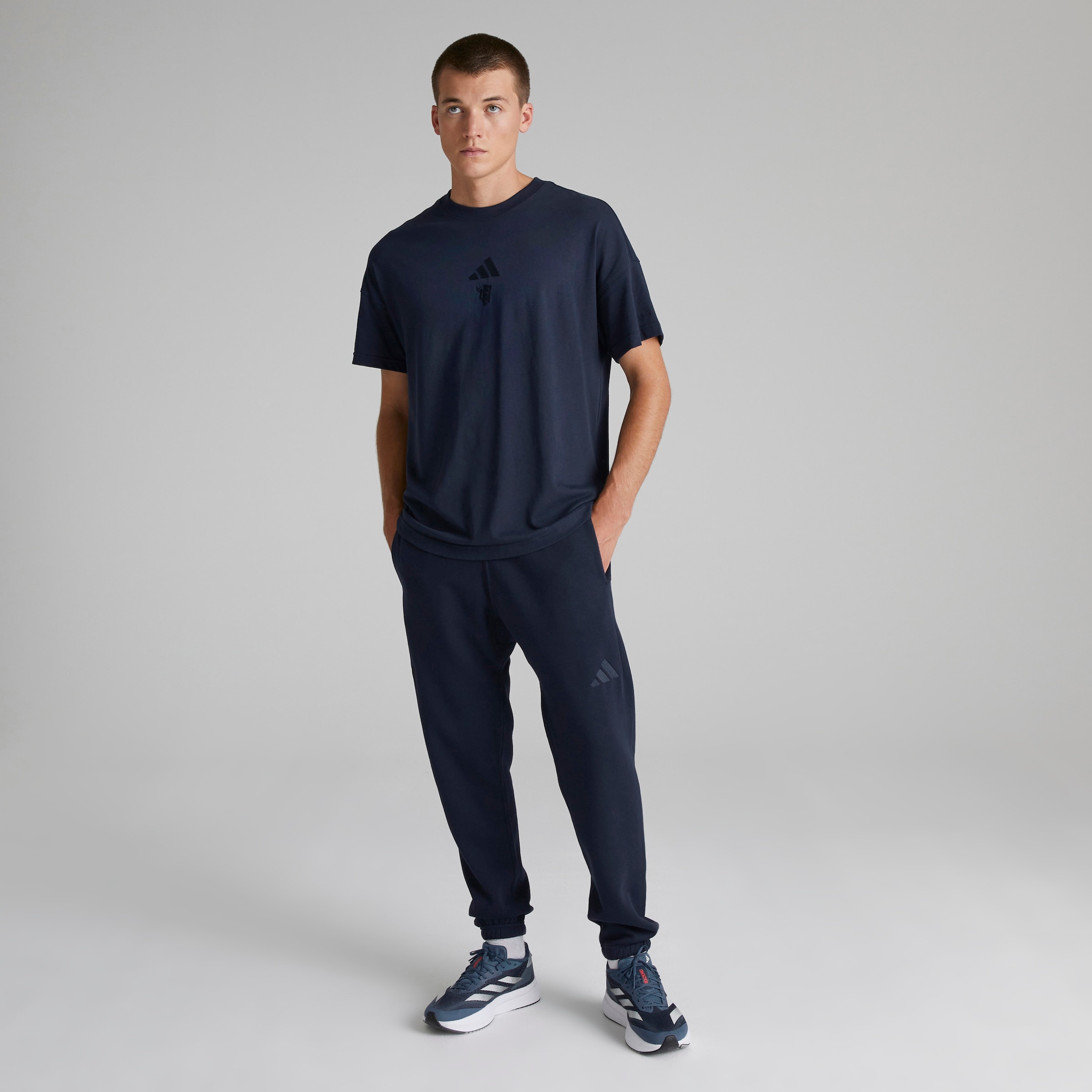 Manchester United x adidas ALL SZN Fleece Regular Tapered Joggers Navy Detail [3-6]