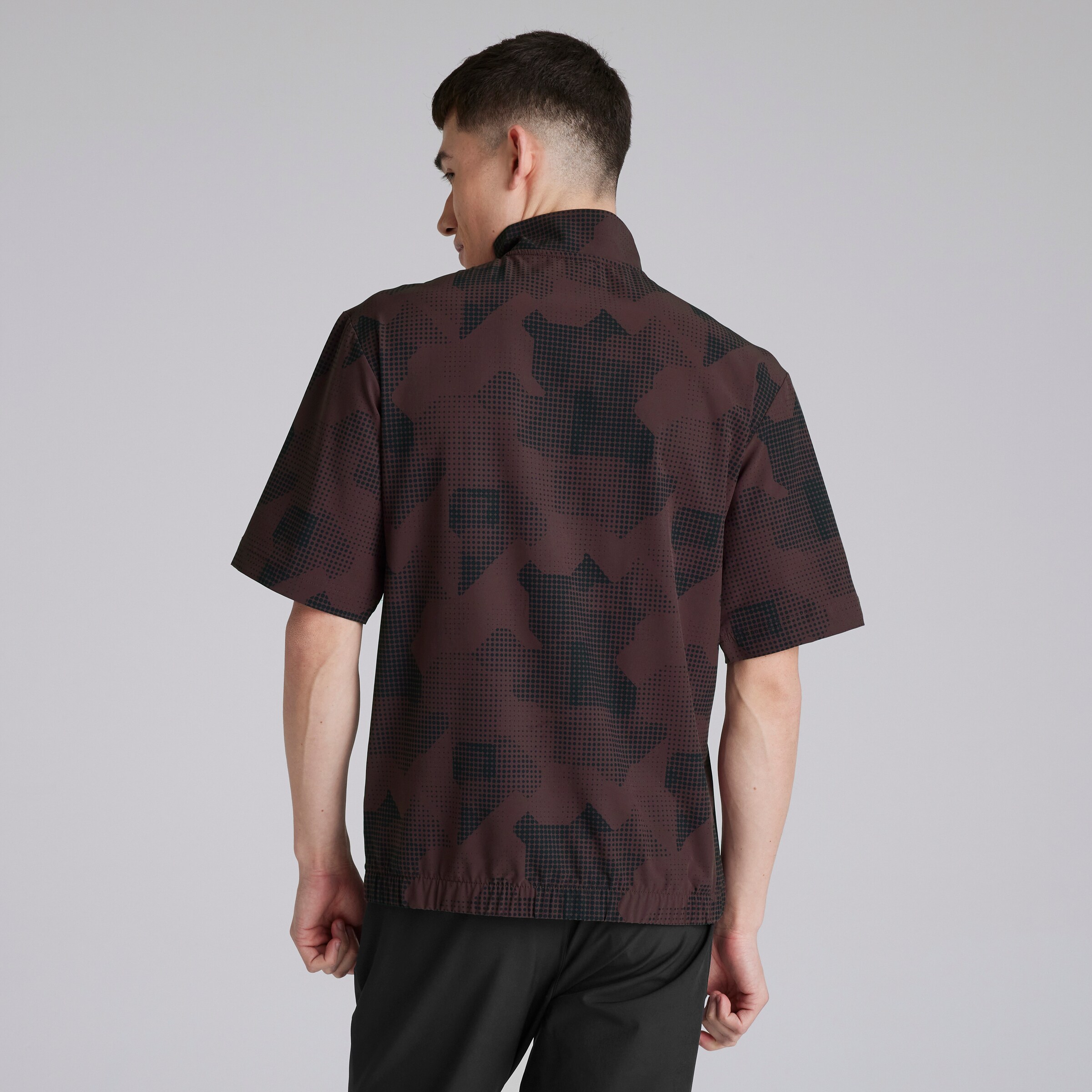 Manchester United x adidas Golf Go-to DWR Short Sleeve 1/2 Zip Pullover Burgundy Detail [2-4]