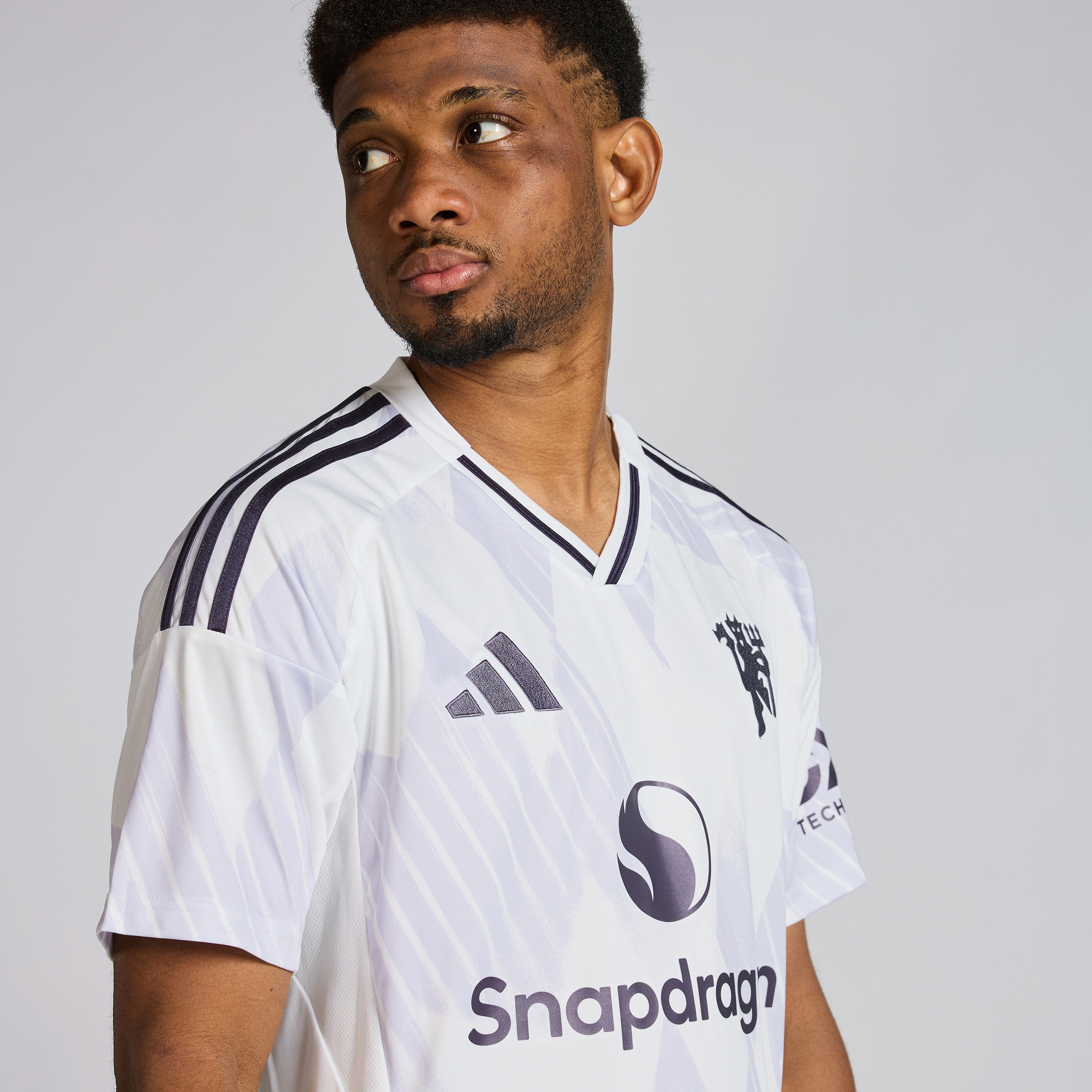 Manchester United 25/26 Away Jersey with Amad 16 Club Printing White Detail [3-5]