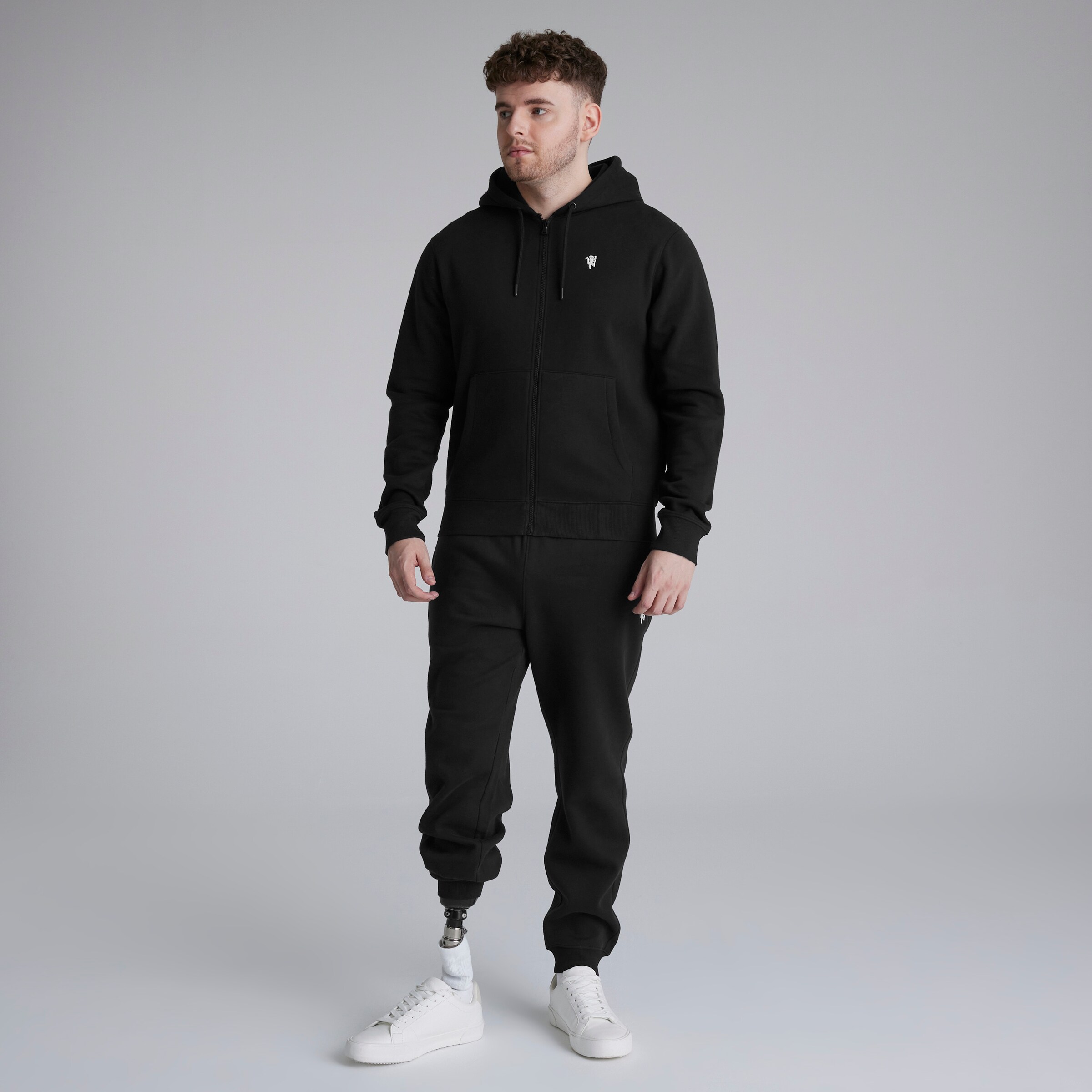 Manchester United Devil Essentials Full Zip Hoodie Black Black Detail [3-5]