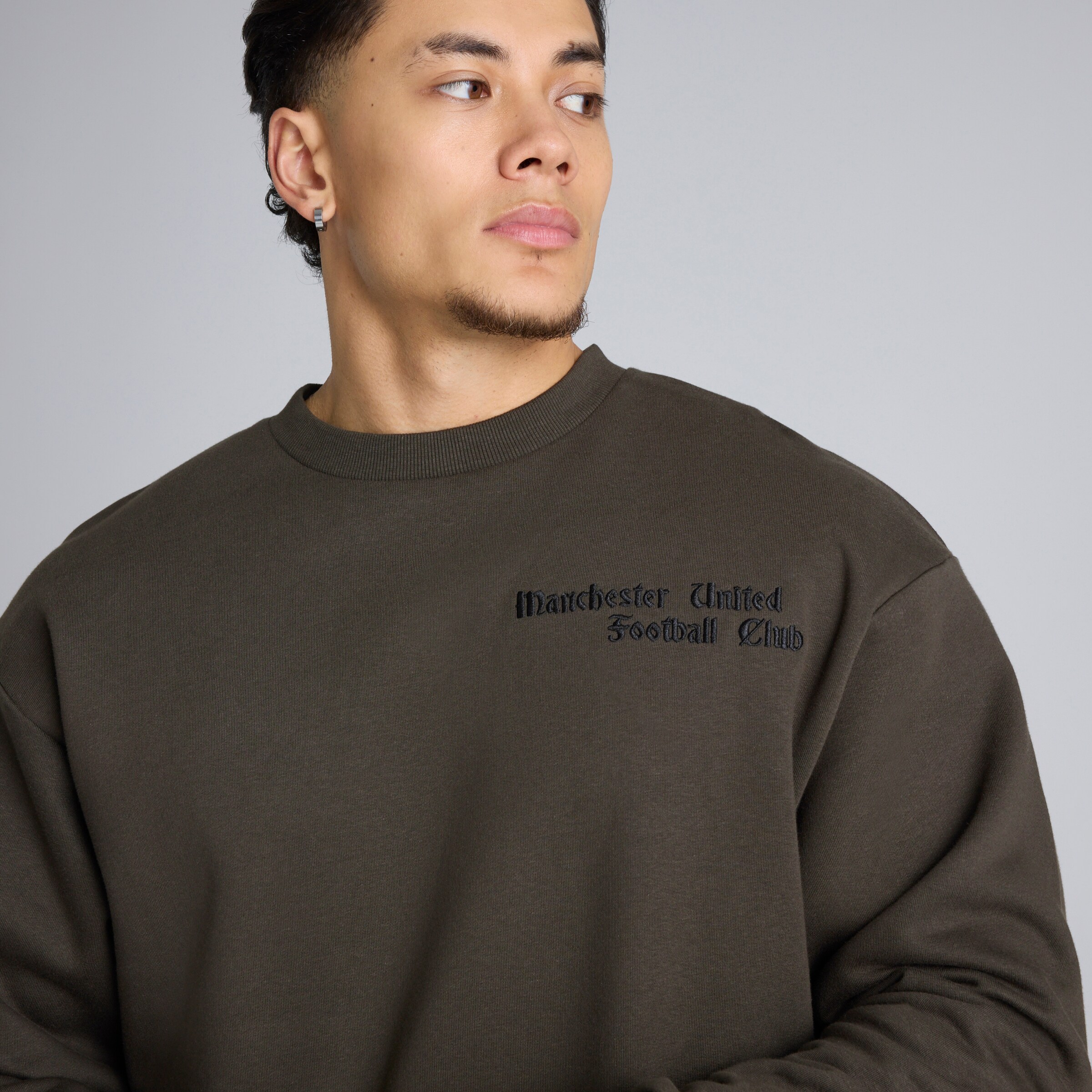 Manchester United Archive Sweatshirt Charcoal Detail [4-6]