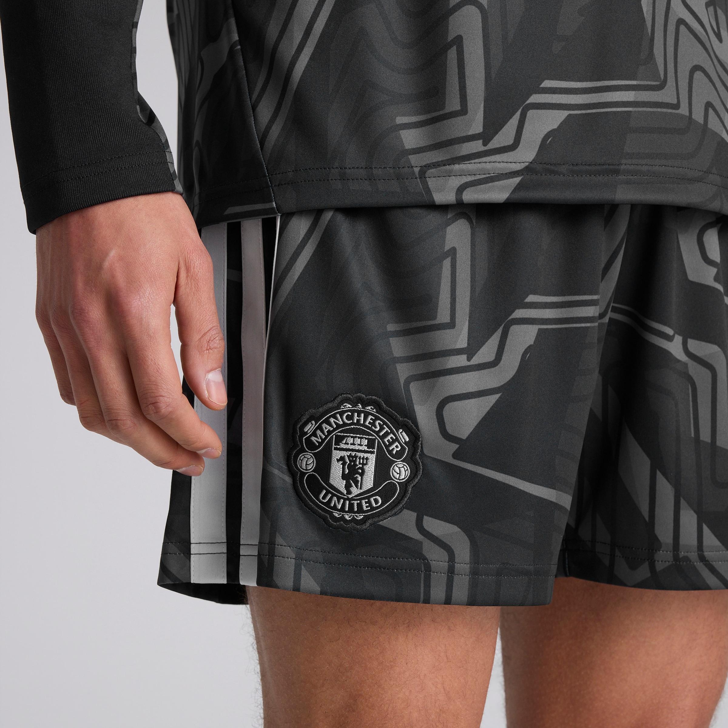 Manchester United 26/27 Home Goalkeeper Shorts Black 黑色 细节 [4-5]