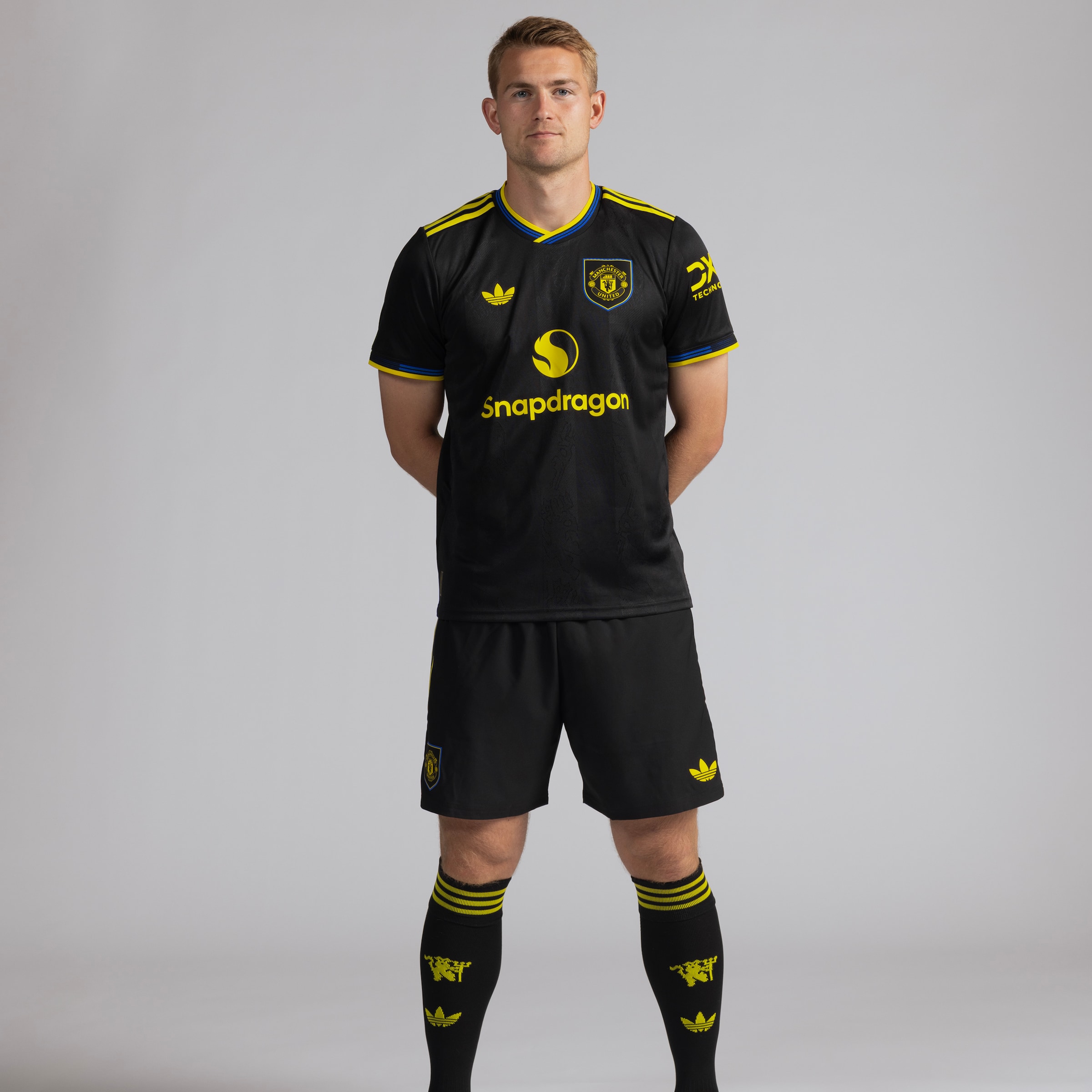 Manchester United 25/26 Third Authentic Jersey Black Detail [3-5]