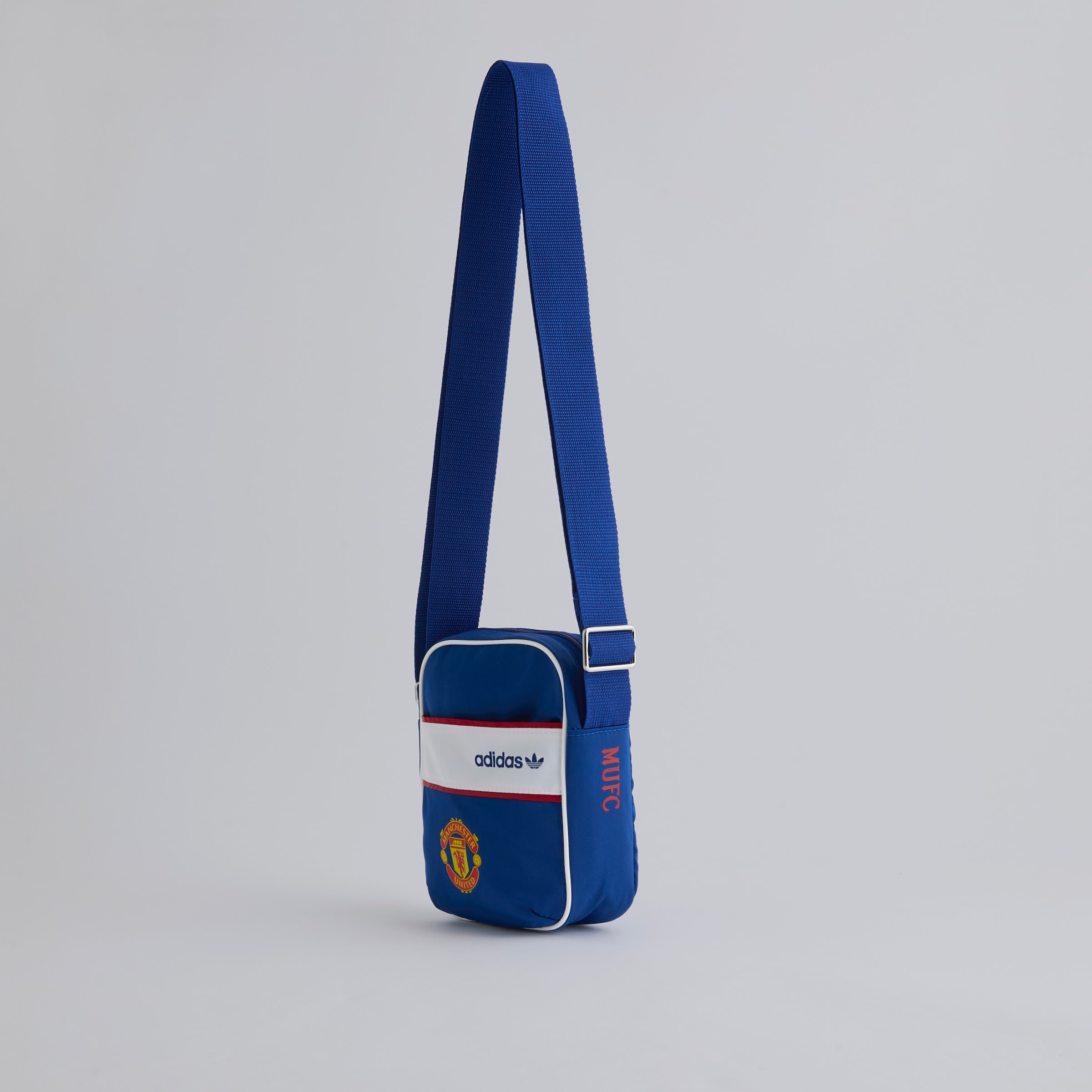 Manchester United x adidas Away Festival Bag Blue 蓝色 细节 [3-4]