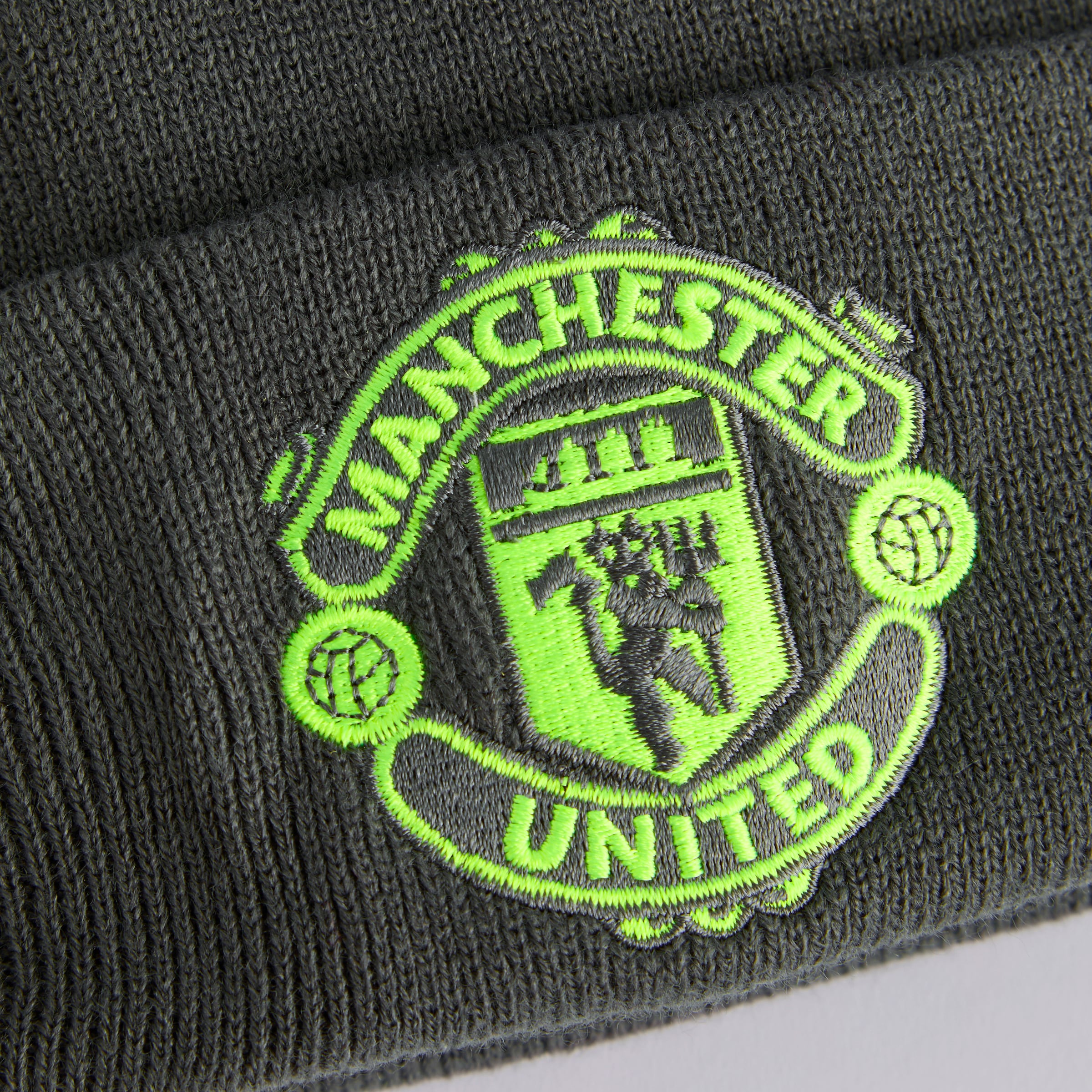 Manchester United x New Era Neon Crest Beanie Grey Grey Detail [4-4]