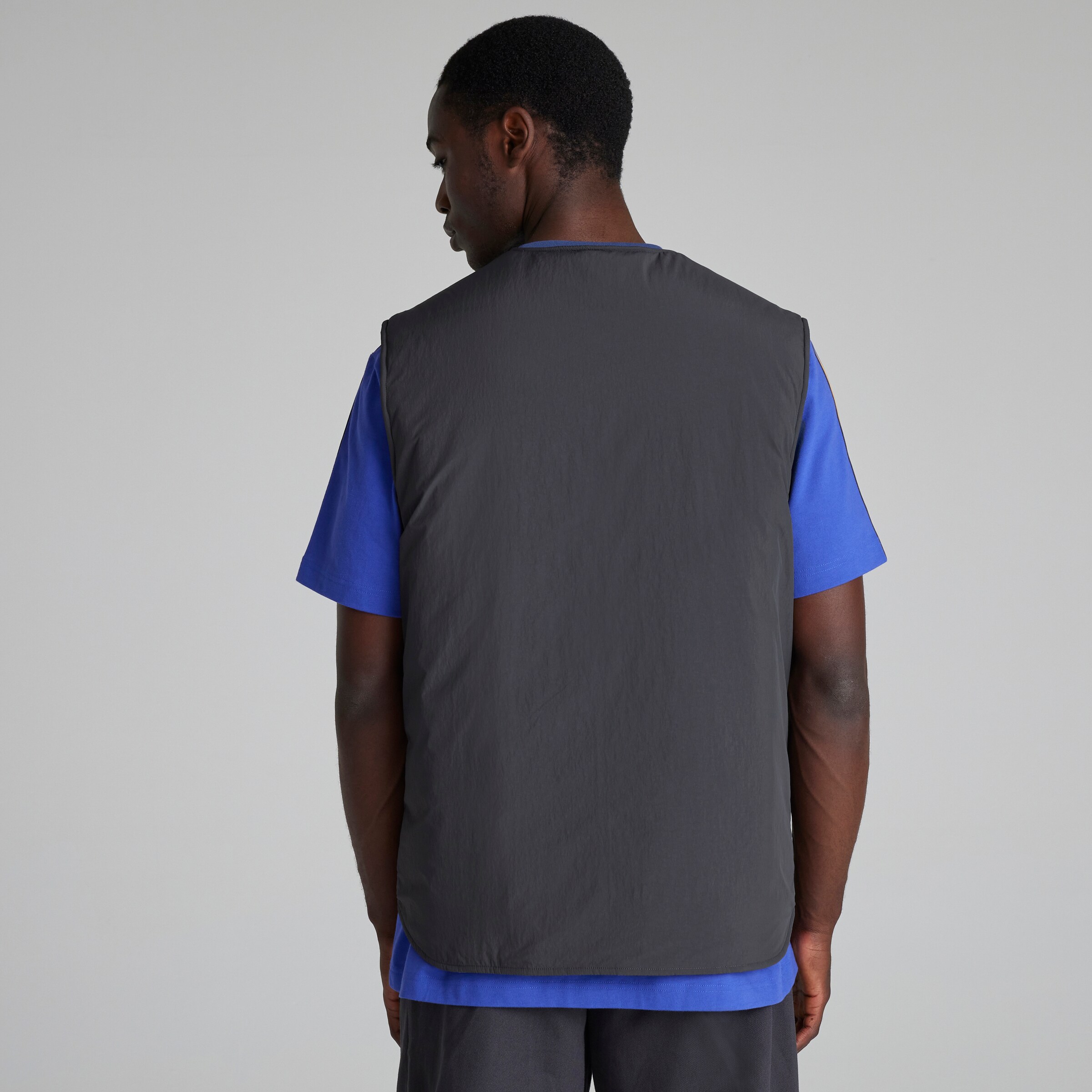 Manchester United Terrace Icons Vest Black Detail [2-6]