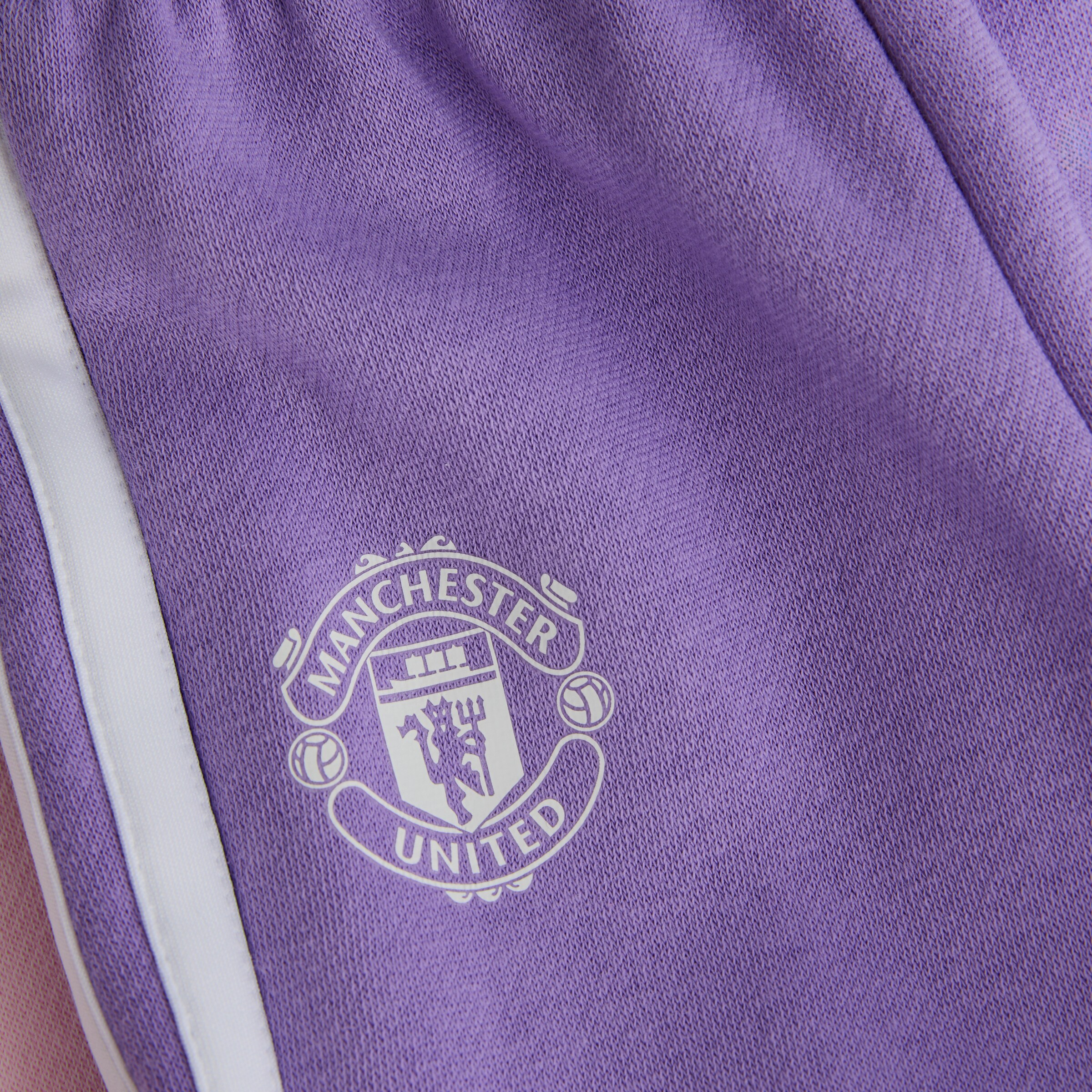 Manchester United x adidas Infant Essentials Tiberio 3-Stripes Fleece Set Pink/Purple Multi Detail [4-4]