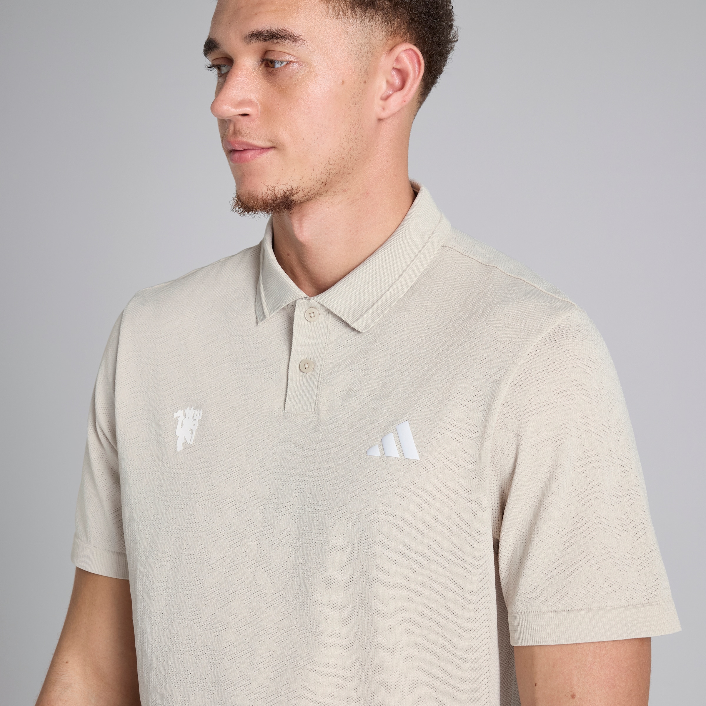 Manchester United x adidas Golf Ultimate365 Tour Seamless Polo Shirt Beige White Detail [5-5]