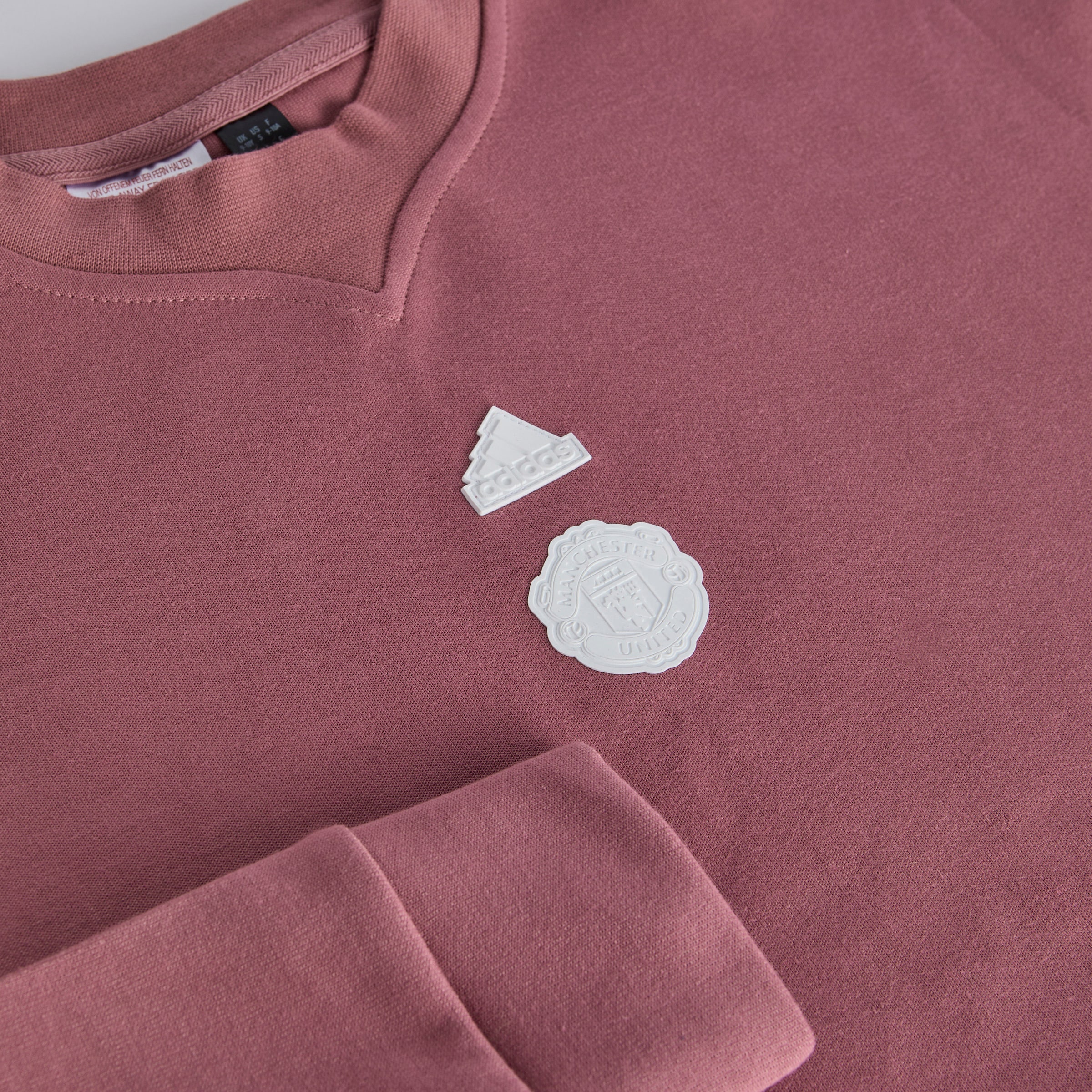 Manchester United x adidas Kids Future Icons Tracksuit Burgundy Rouge Détail [3-5]