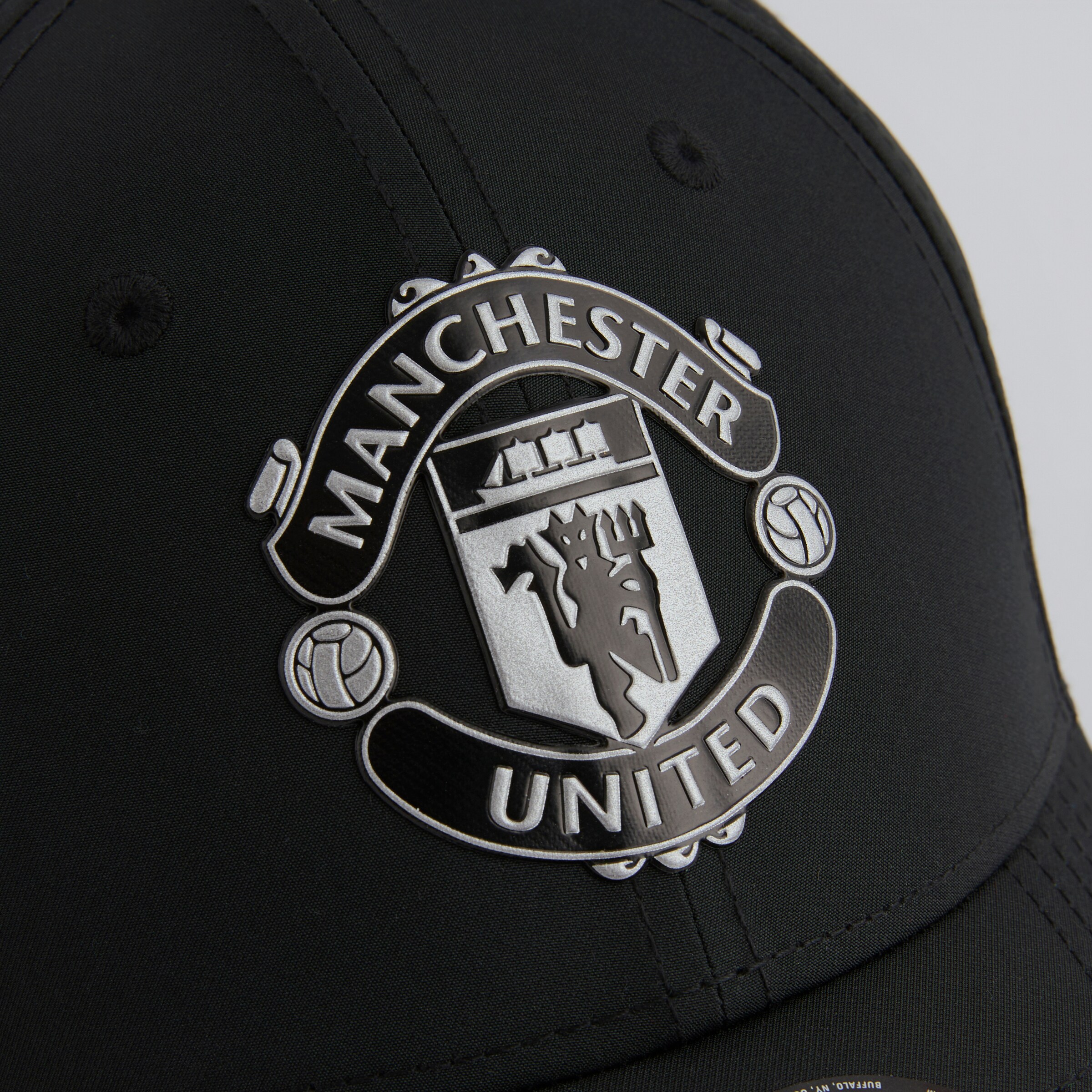 Manchester United x New Era Kids Reflective Crest 9Forty Cap Black Black Detail [5-5]