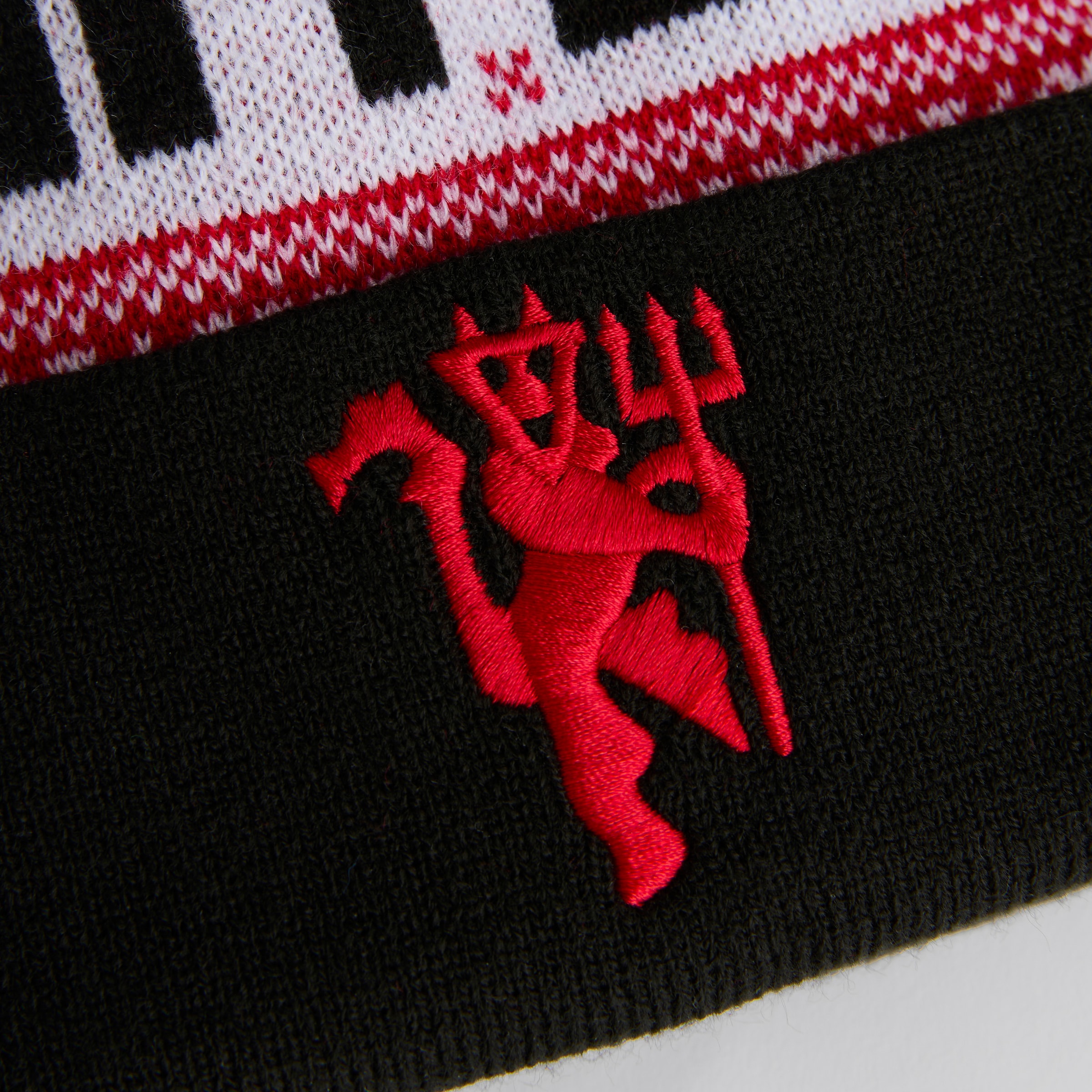 Manchester United x New Era Xmas Bobble Beanie Red Rouge Détail [3-4]