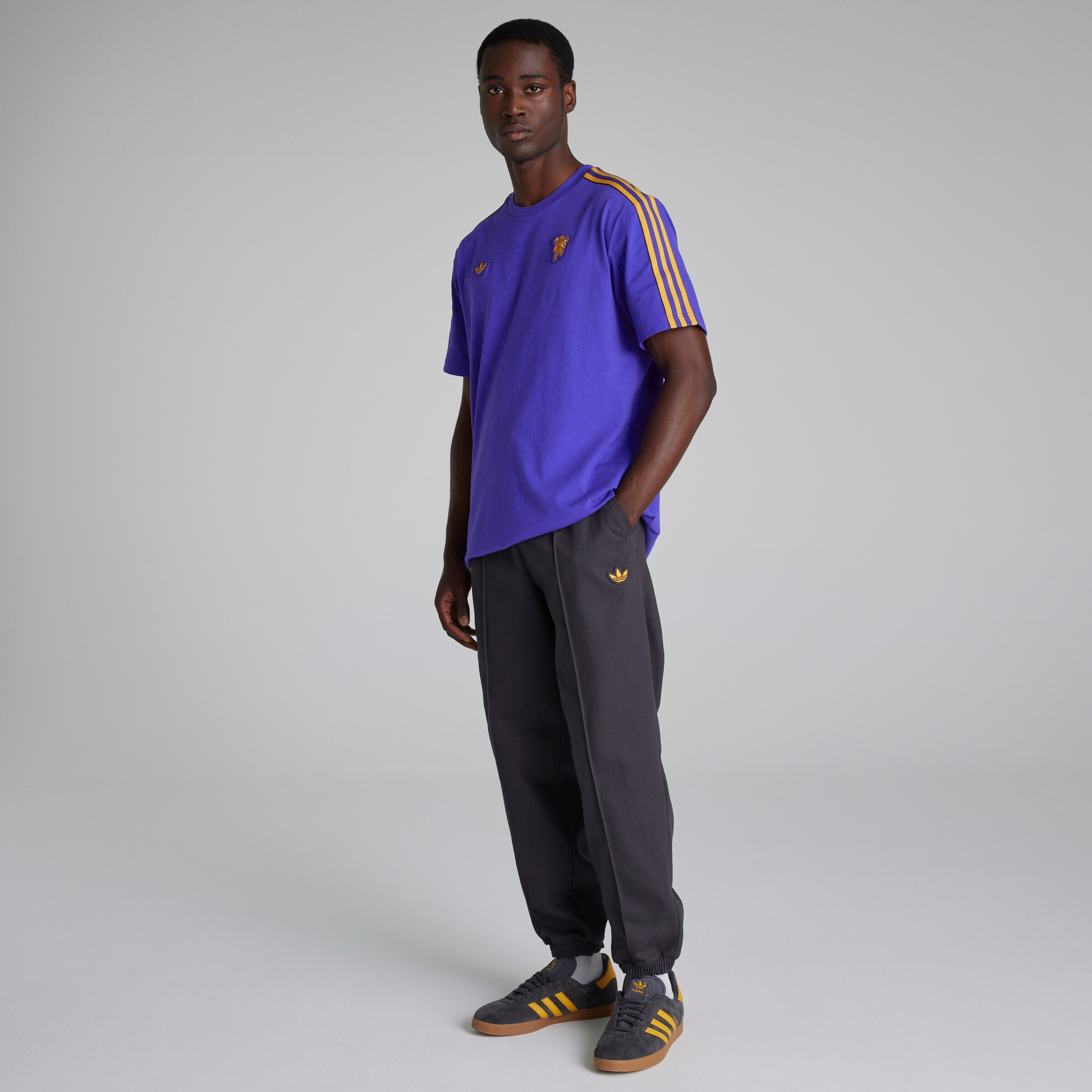 Manchester United Terrace Icons T-Shirt Purple Detail [3-5]