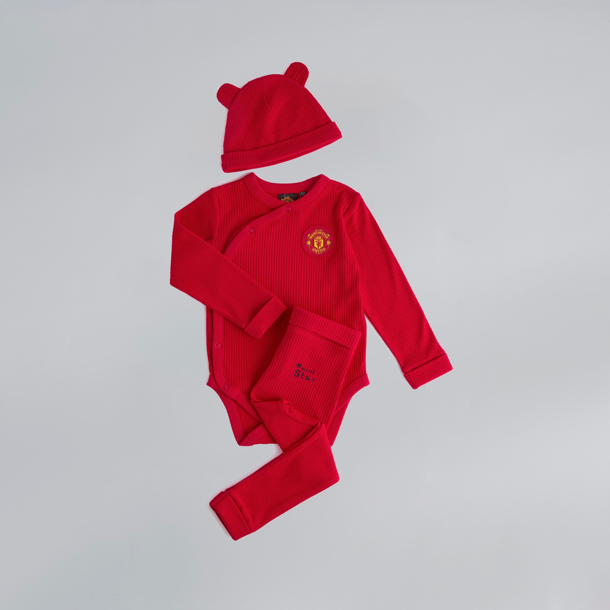 Manchester United Baby Bodysuit, Pants & Hat Gift Set Red Red