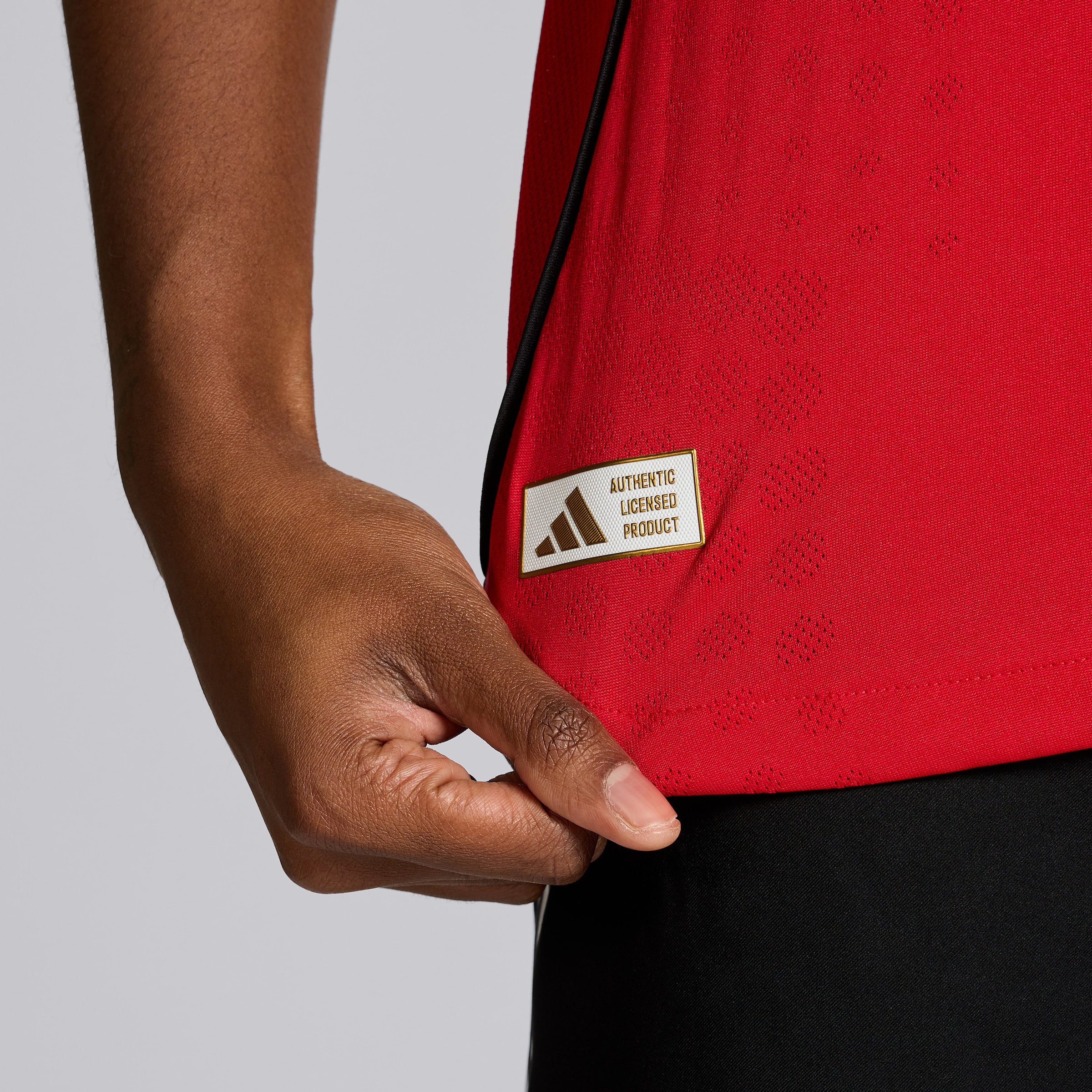 Manchester United Womens 25/26 Home Authentic Jersey 红色 细节 [5-6]