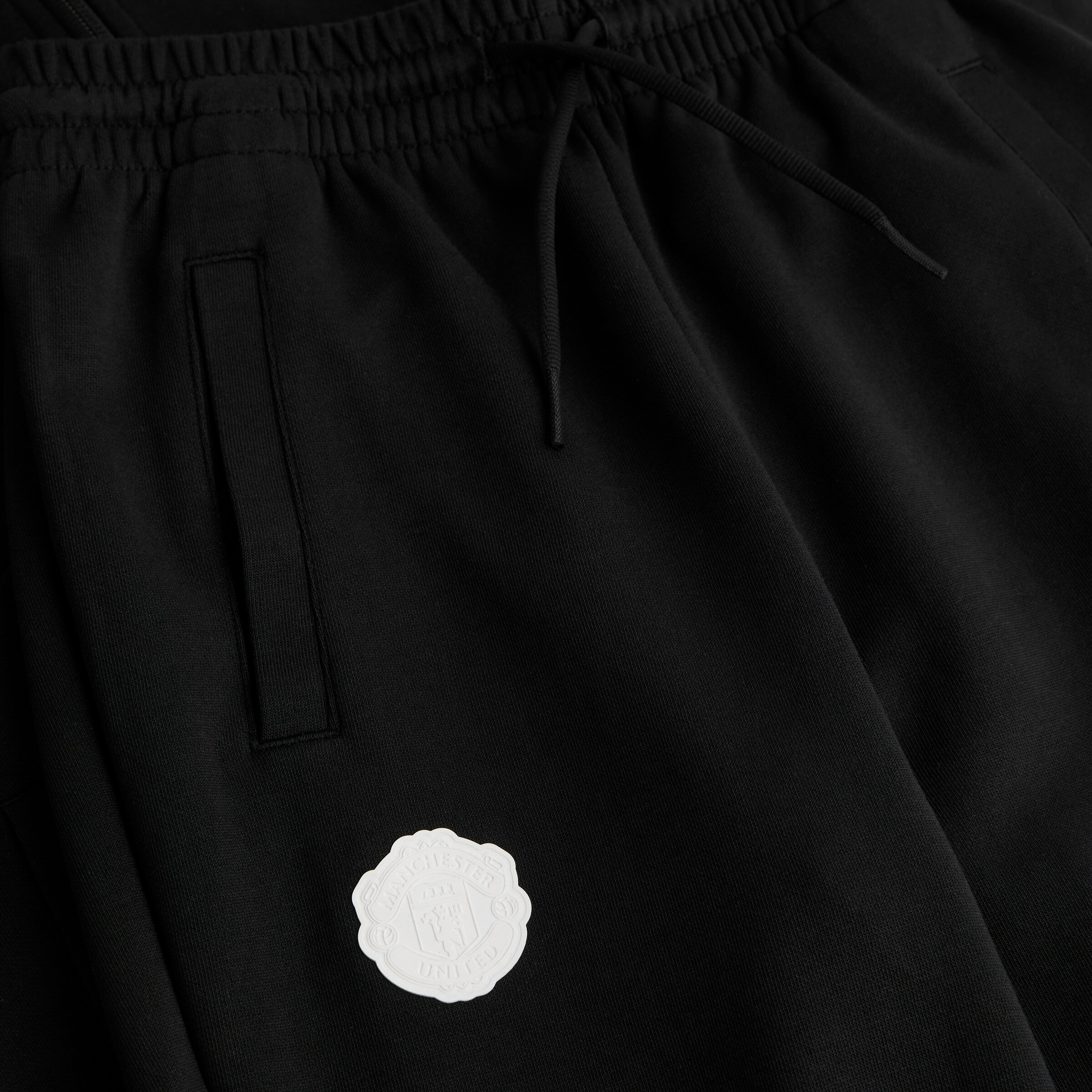 Manchester United x adidas Kids Future Icons Tracksuit Black Black Detail [4-4]