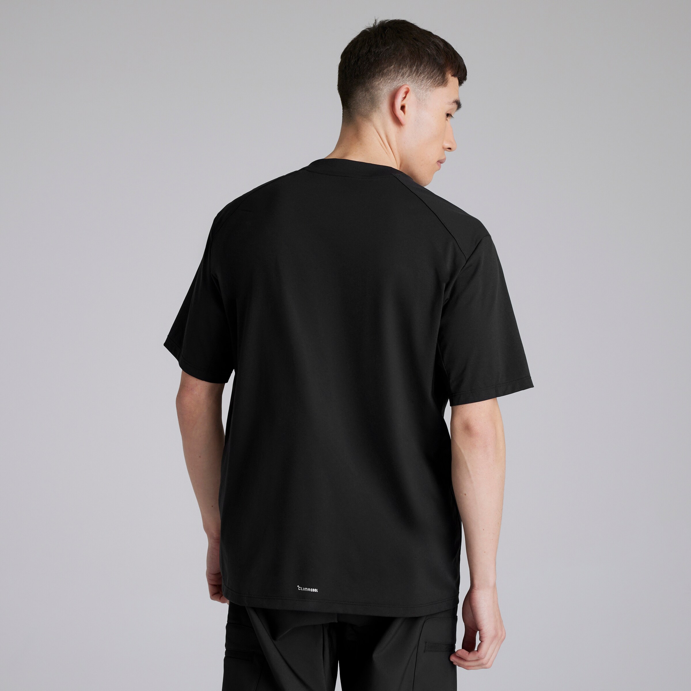 Manchester United x adidas Terrex CLIMACOOL T-Shirt Black Black Detail [2-5]