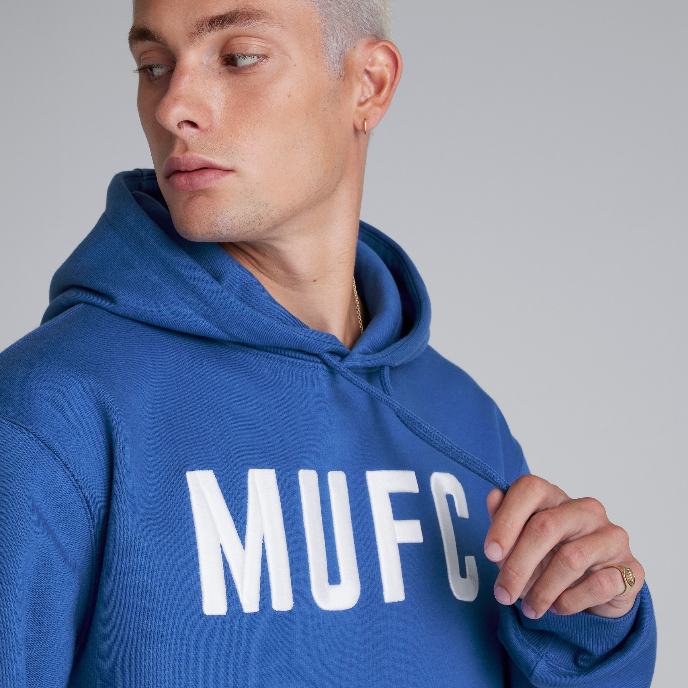 Manchester United Mens MUFC Overhead Hoodie Blue Blue Detail [4-6]