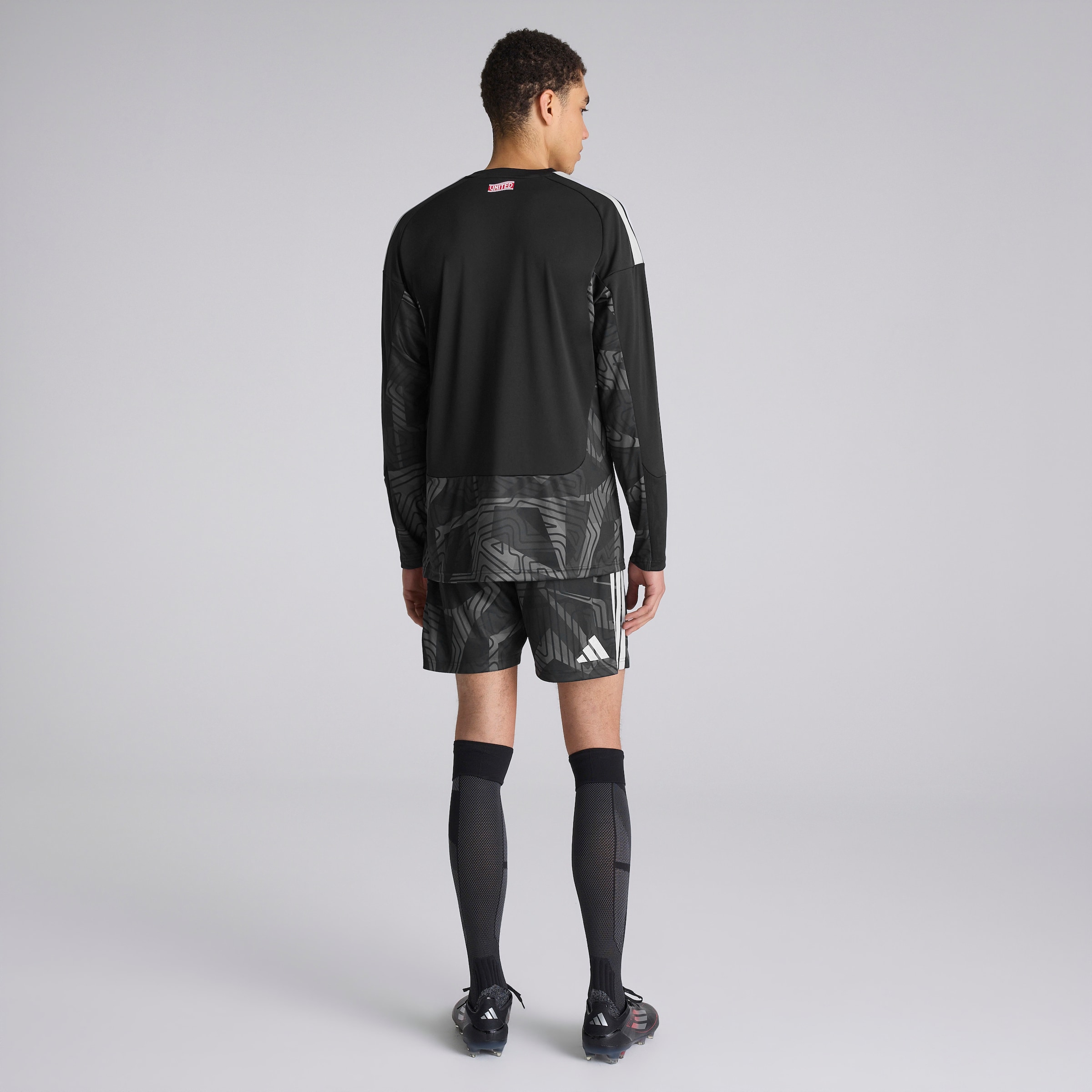 Manchester United 26/27 Home Goalkeeper Shorts Black 黑色 细节 [2-5]