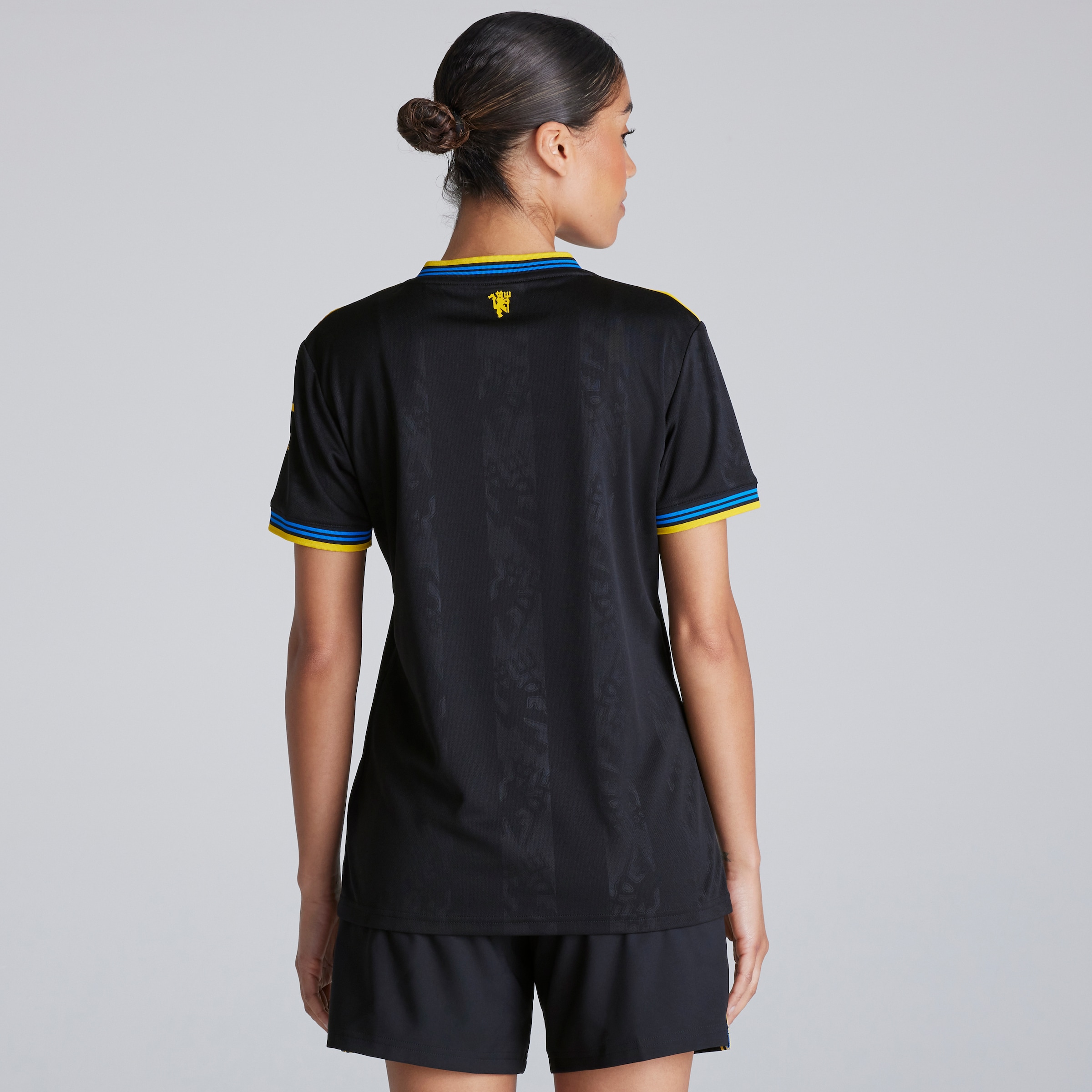 Manchester United 25/26 Womens Third Jersey Negro Detalle [2-5]