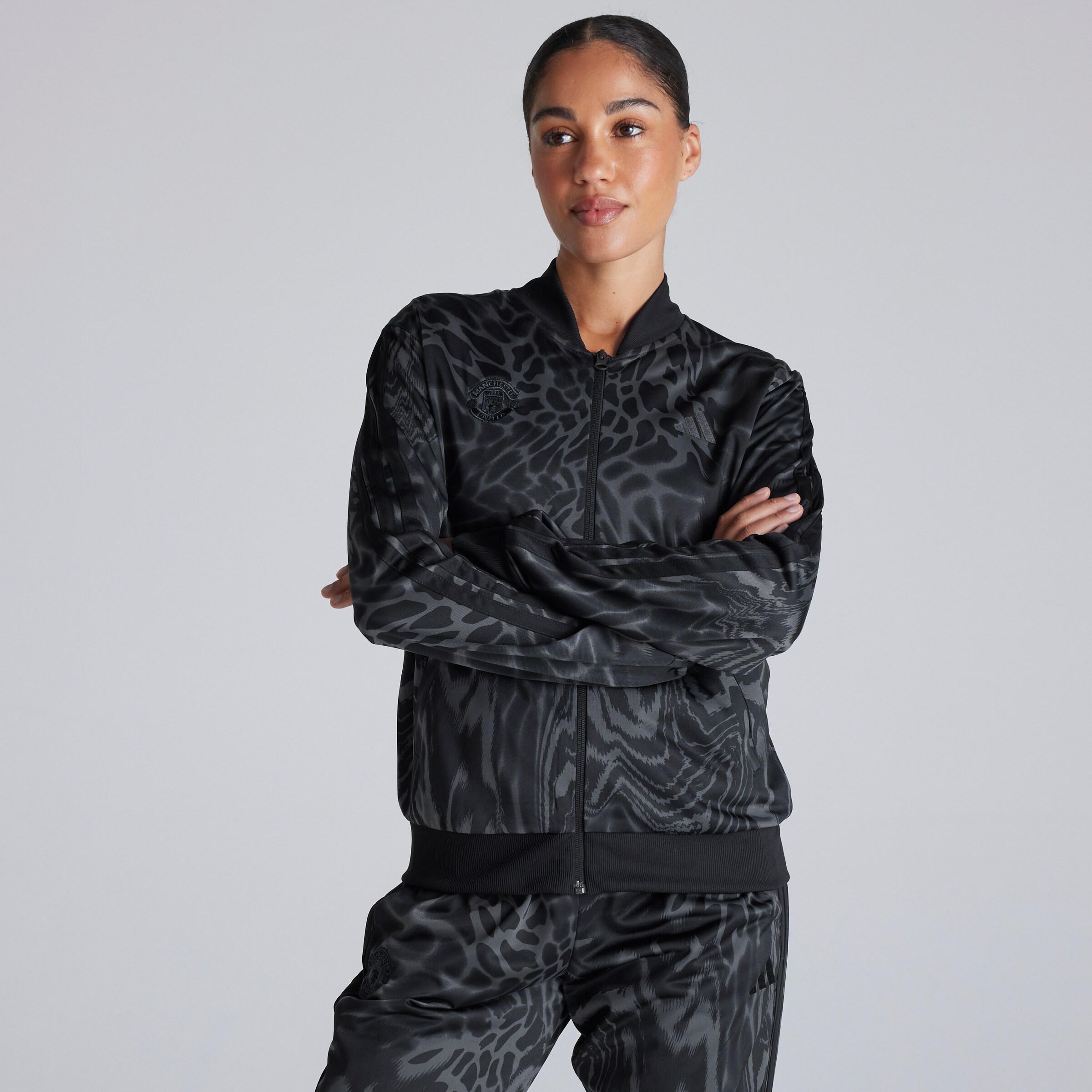 Manchester United x adidas Womens Essentials 3-Stripes Tracksuit Black Black Detail [3-6]