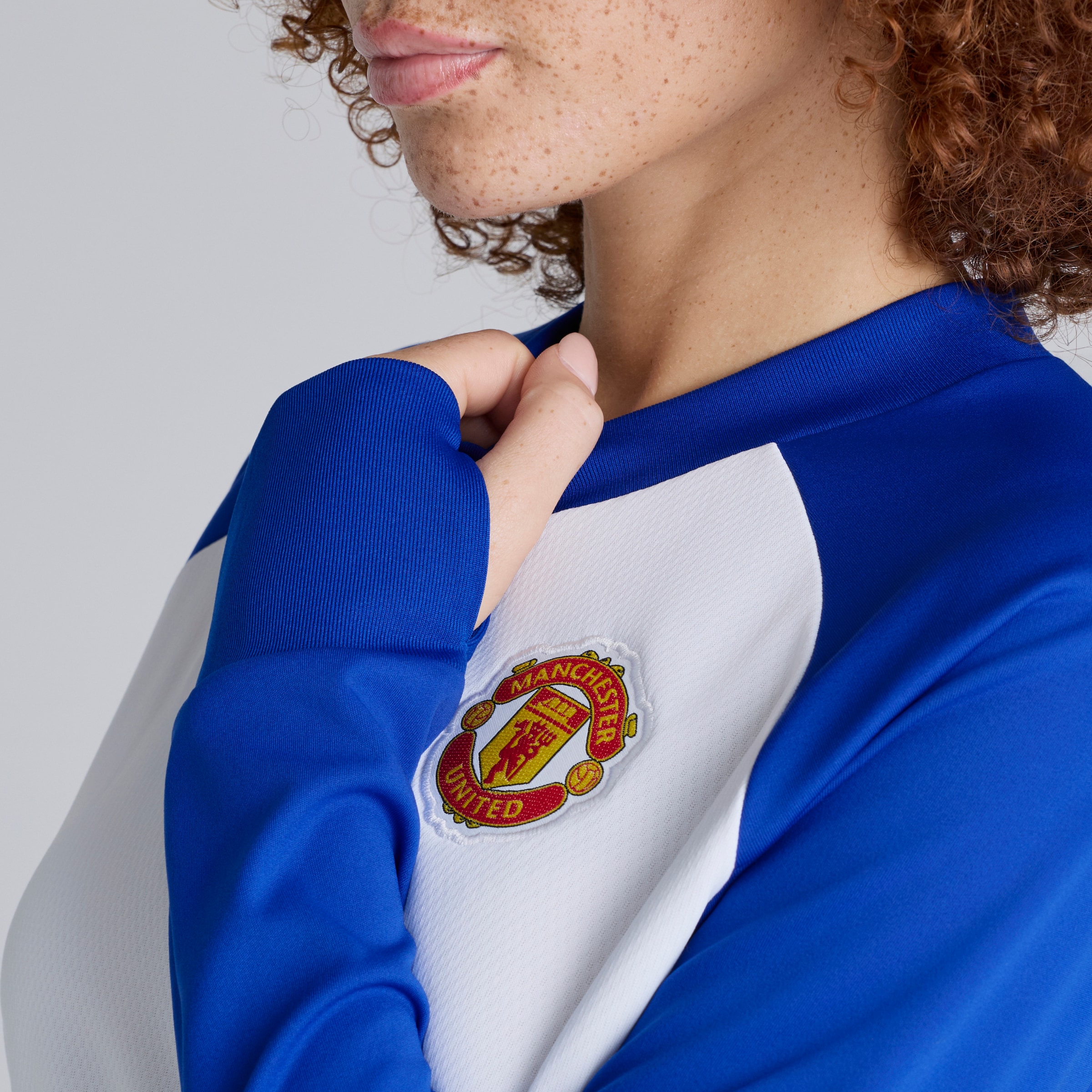 Manchester United Womens 26/27 Away Pre Match Warm Top Blanc Détail [4-6]