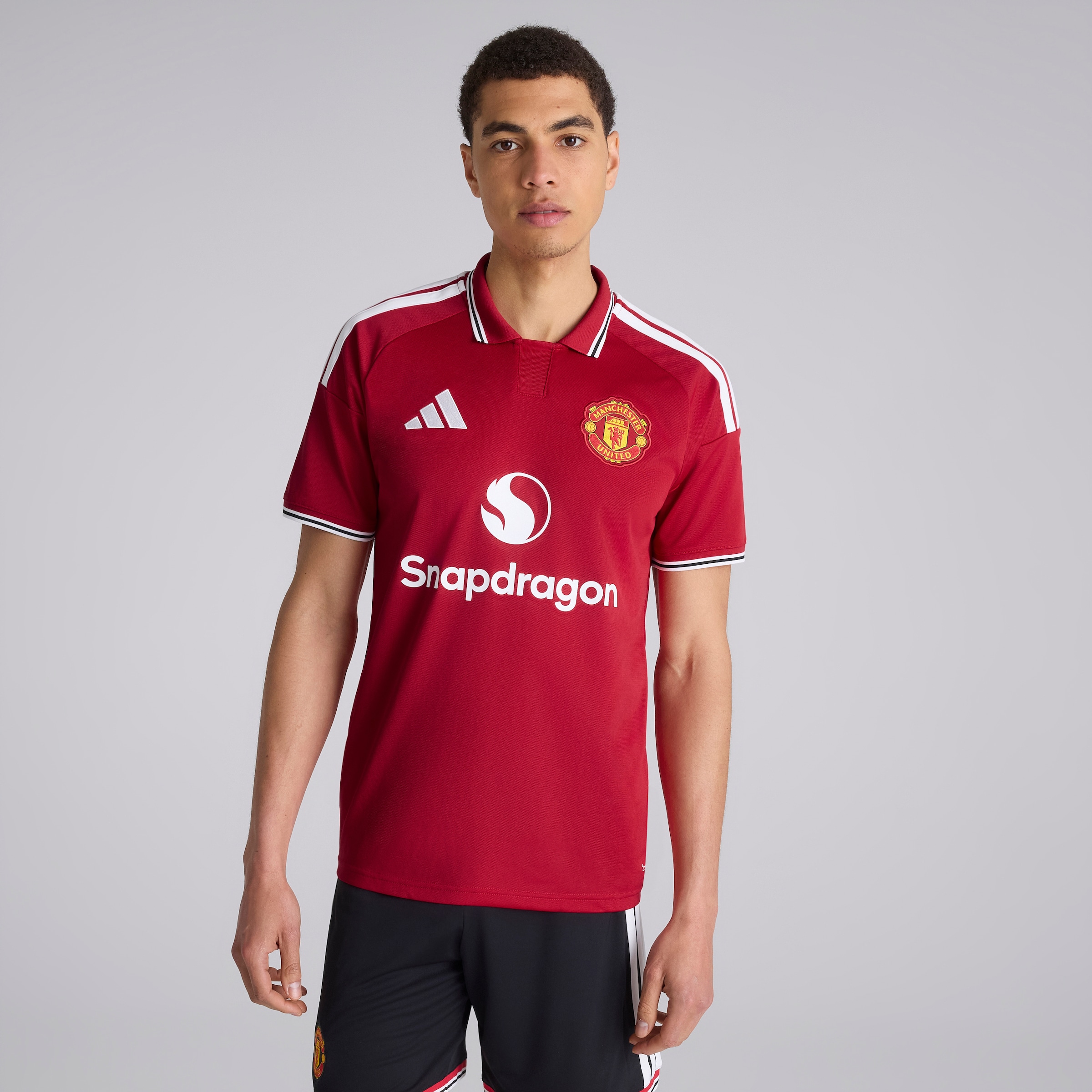 Manchester United 26/27 Home Jersey with Cunha 10 EPL Printing & Badge Rouge Détail [3-6]