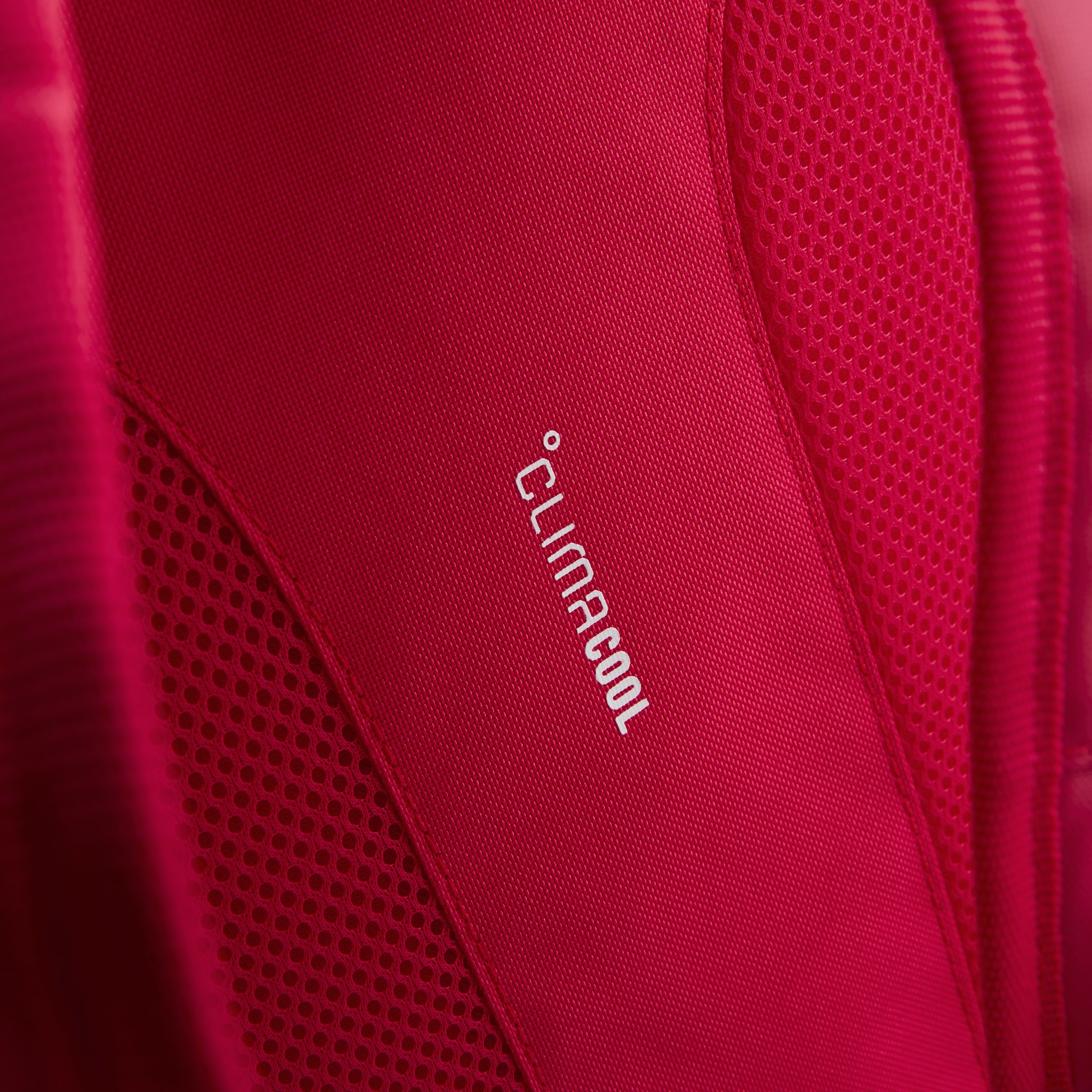 Manchester United x adidas Home Backpack Red 红色 细节 [4-6]