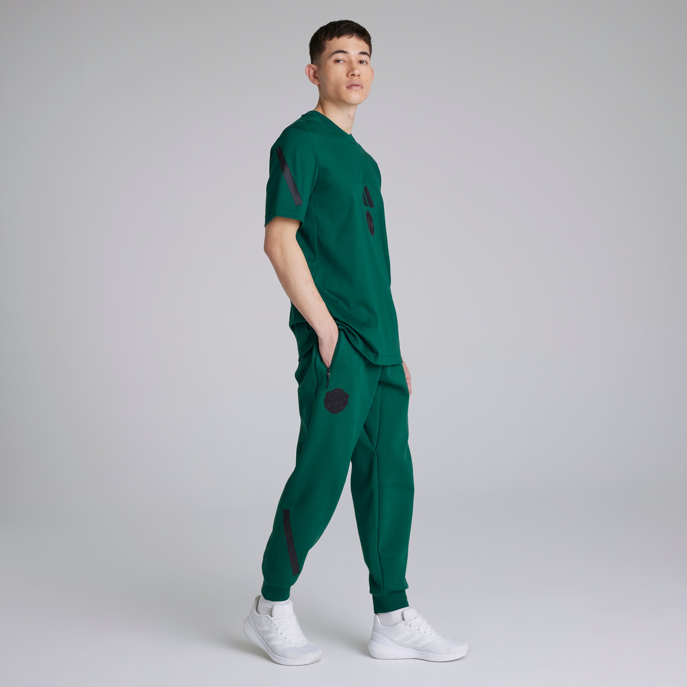 Manchester United x adidas Z.N.E. Tracksuit Bottoms Green Vert Détail [3-7]