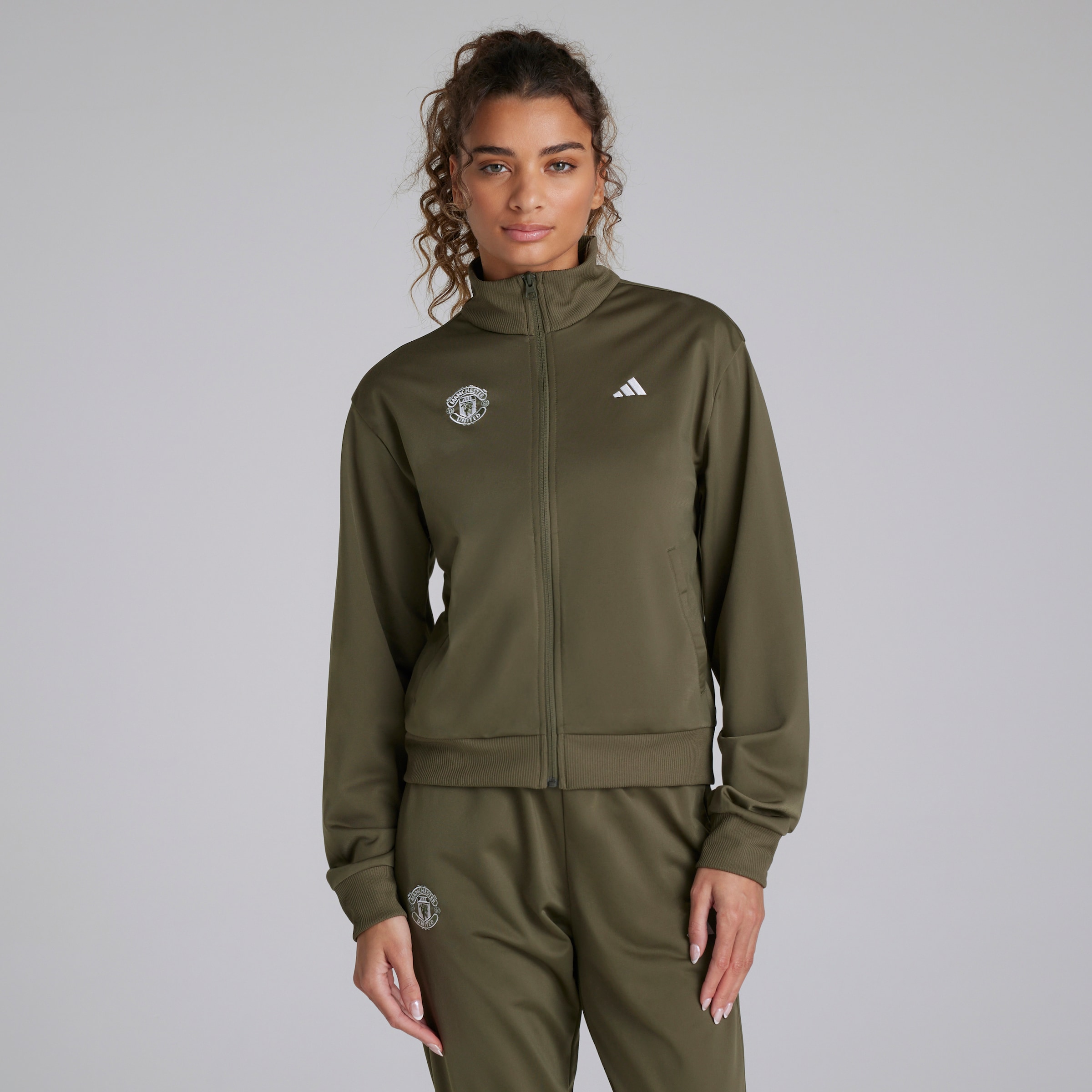 Manchester United x adidas Womens Essentials Feelcozy Tracksuit Green Green Detail [3-5]